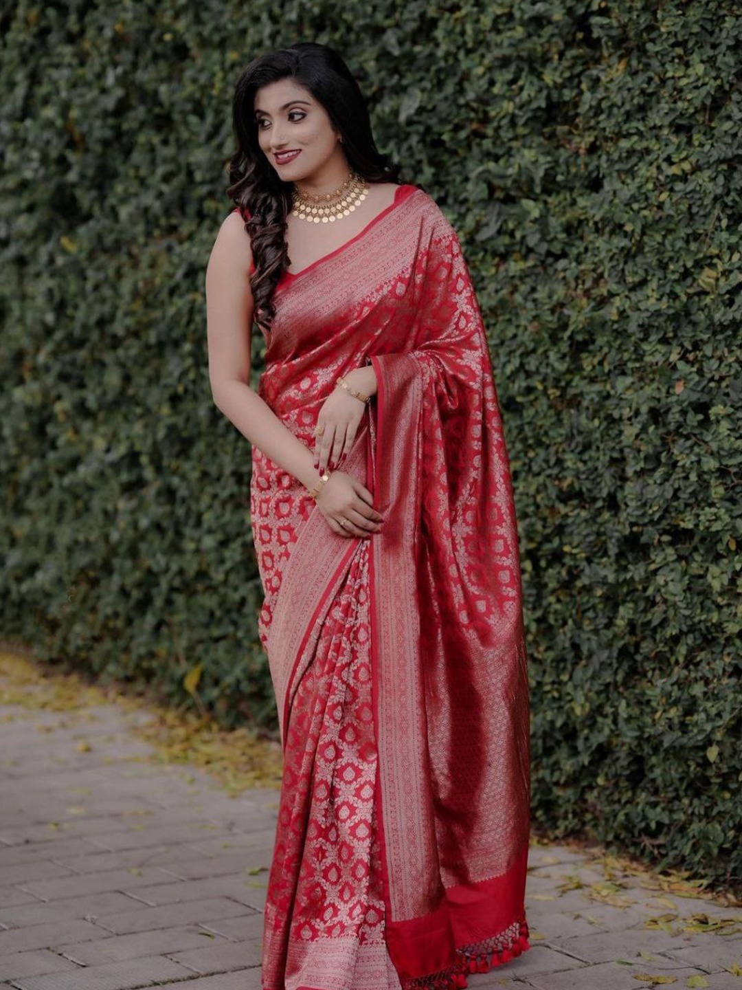 

Naishu Trendz Ethnic Motifs Woven Design Zari Pure Silk Kanjeevaram Saree, Red