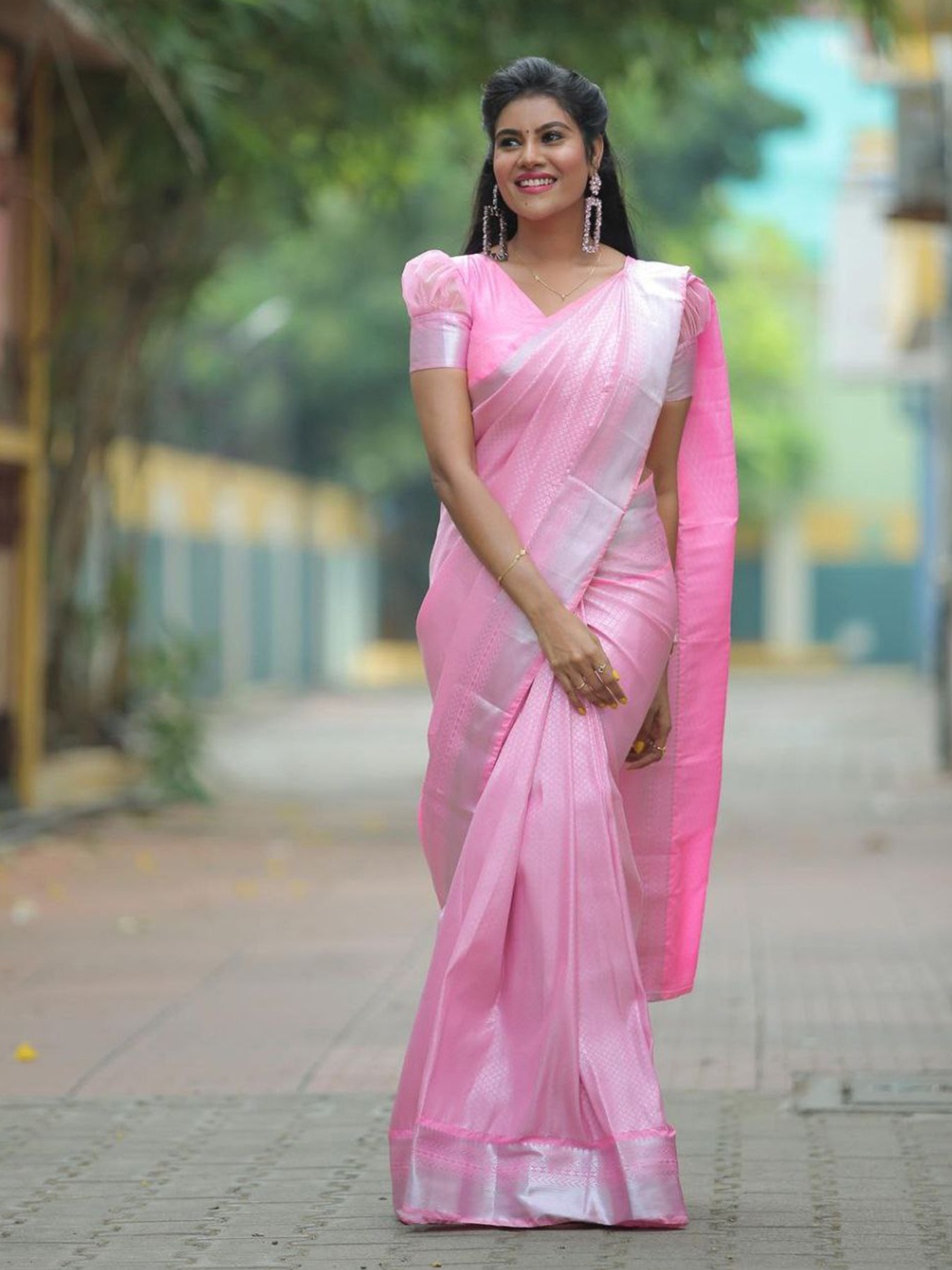 

Naishu Trendz Woven Design Zari Pure Silk Kanjeevaram Saree, Pink