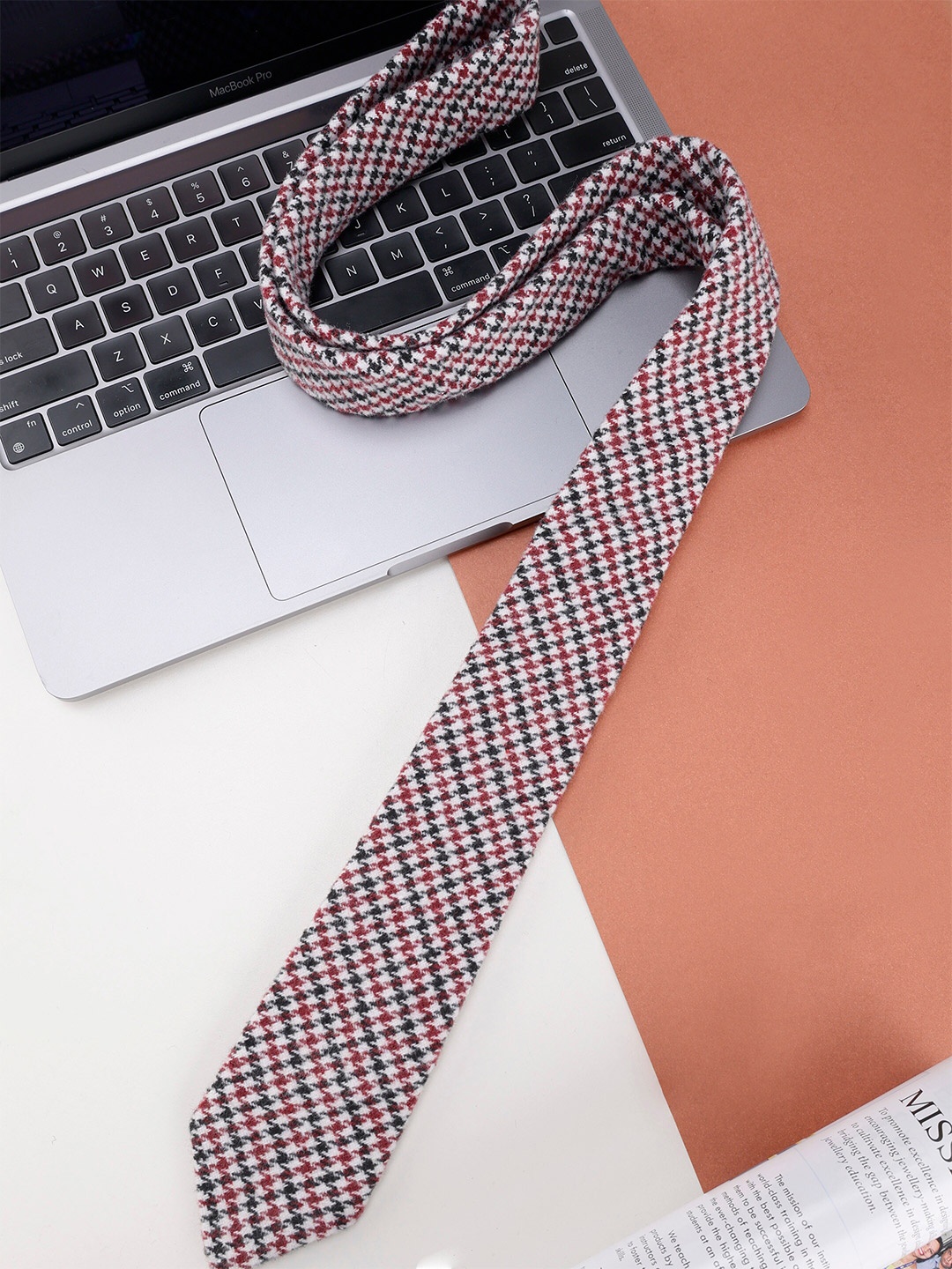 

Alvaro Castagnino Men Woven Design Cotton Skinny Tie, Red