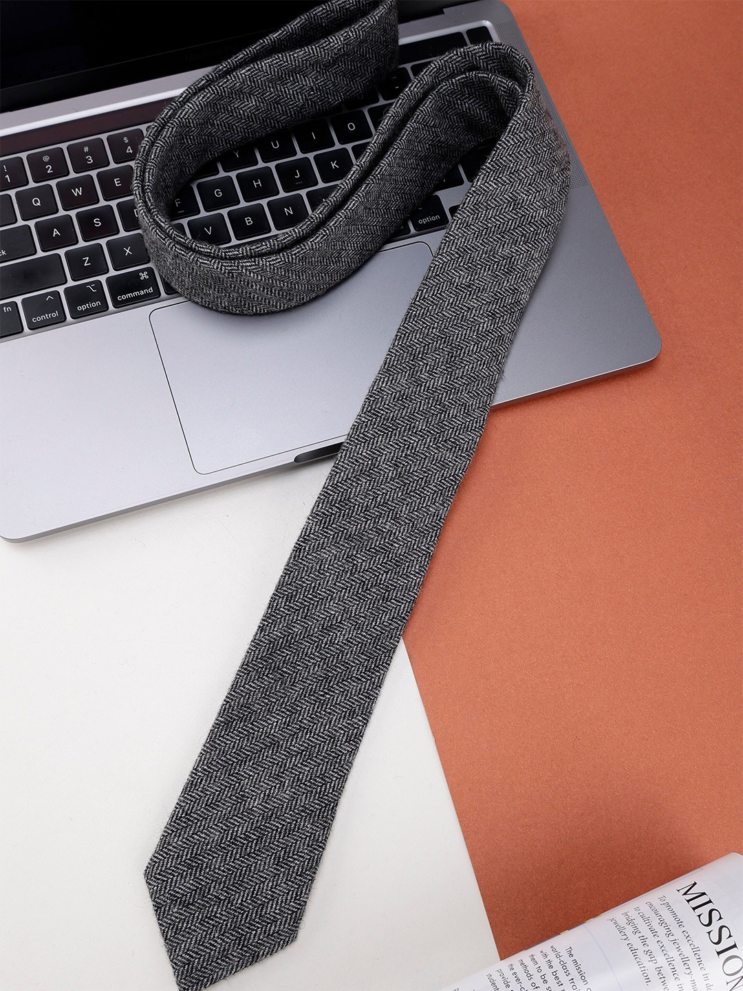 

Alvaro Castagnino Men Woven Design Cotton Broad Tie, Grey