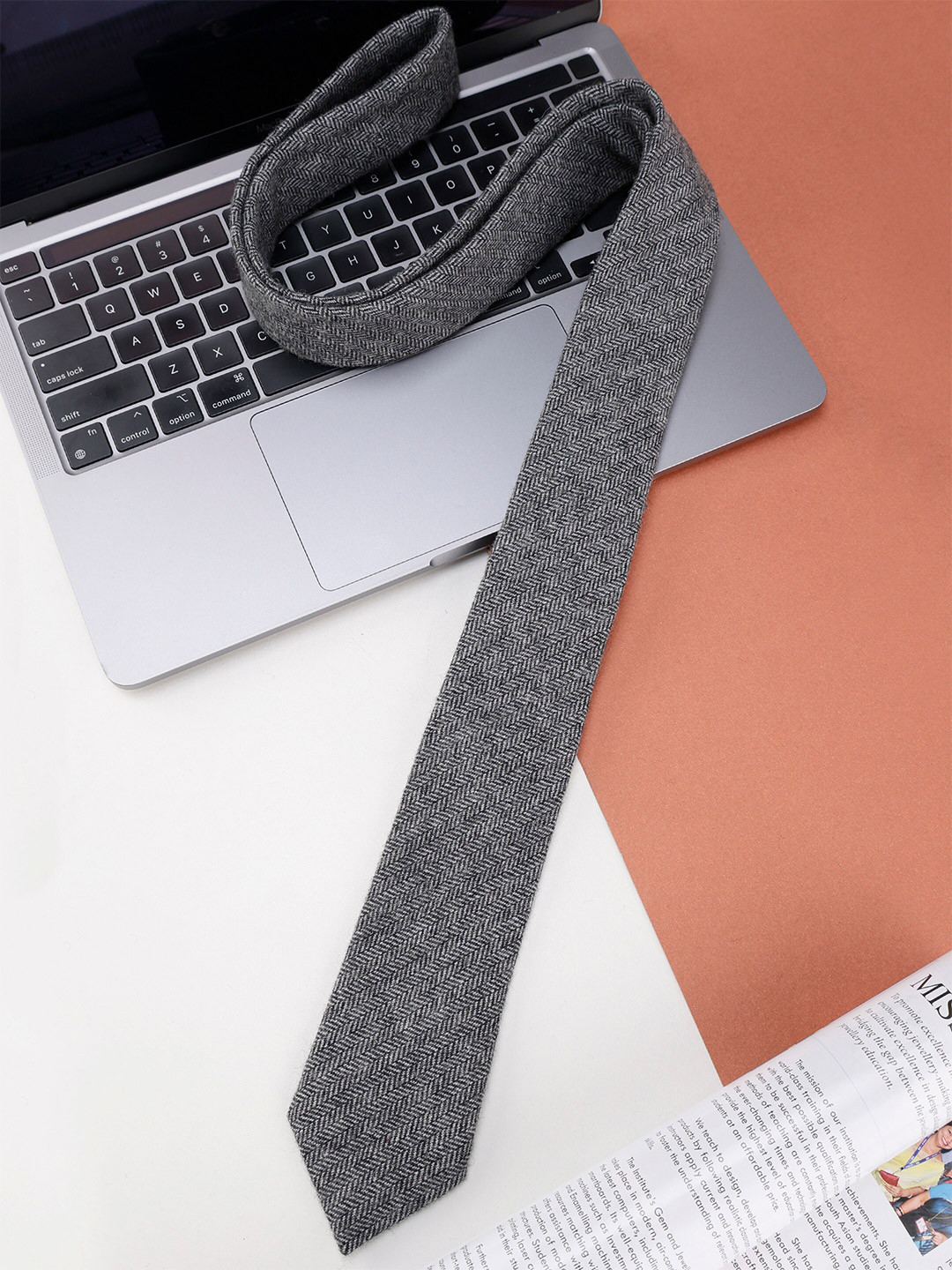

Alvaro Castagnino Men Woven Design Cotton Skinny Tie, Grey