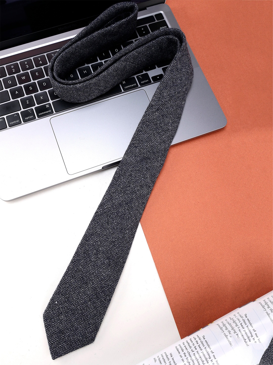

Alvaro Castagnino Men Woven Design Cotton Skinny Tie, Grey