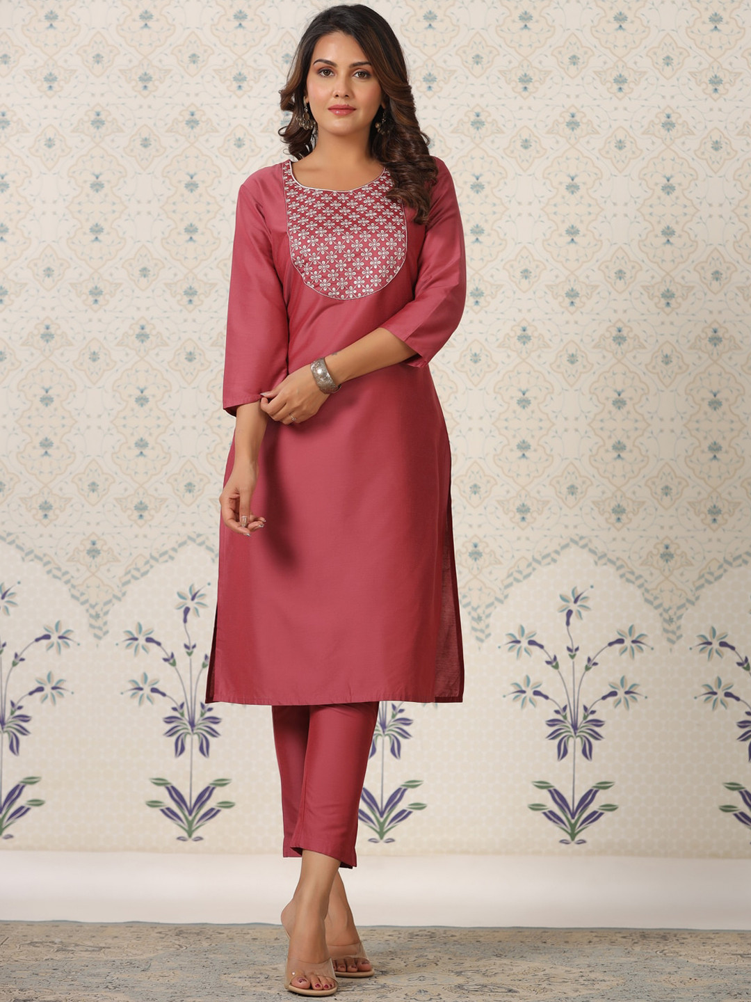 

Ode by House of Pataudi Floral Yoke Design Thread Work Straight Kurta, Pink