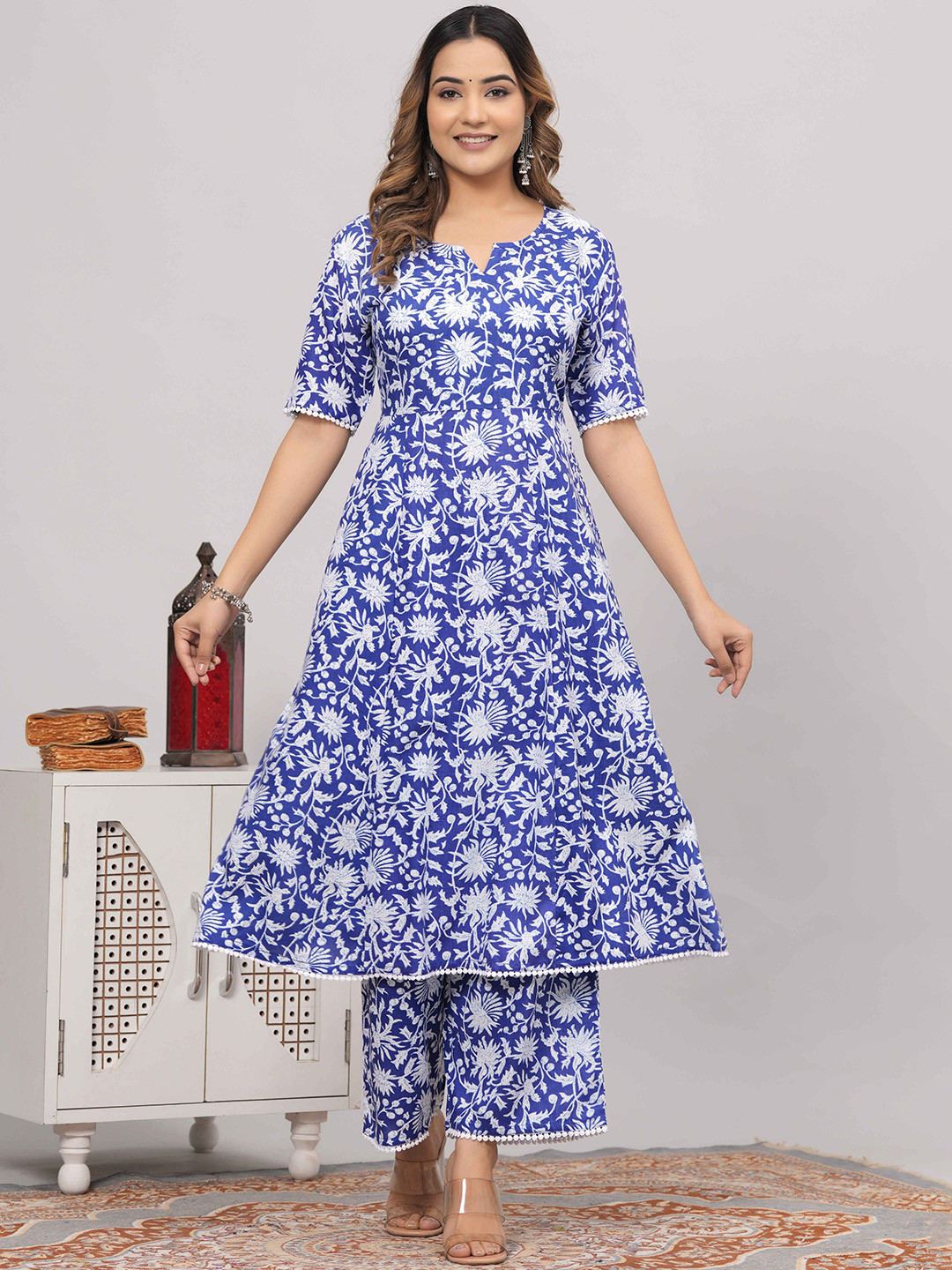 

BAESD Women Floral Printed Pleated Kurta with Palazzos, Blue