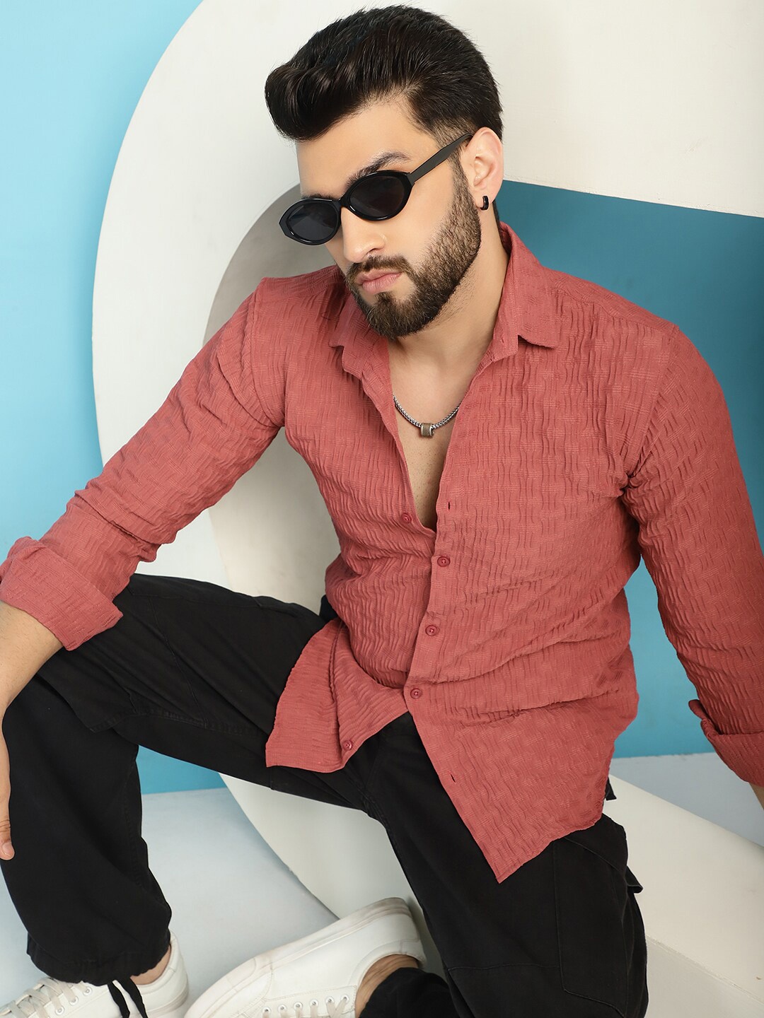 

Indian Needle Classic Woven Design Spread Collar Wrinkle Free Casual Shirt, Peach