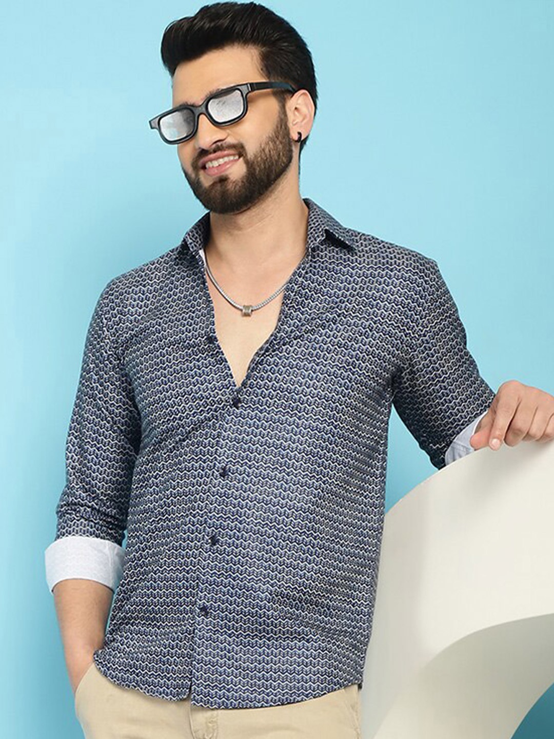 

Indian Needle Spread Collar Classic Chevron Printed Casual Shirt, Navy blue