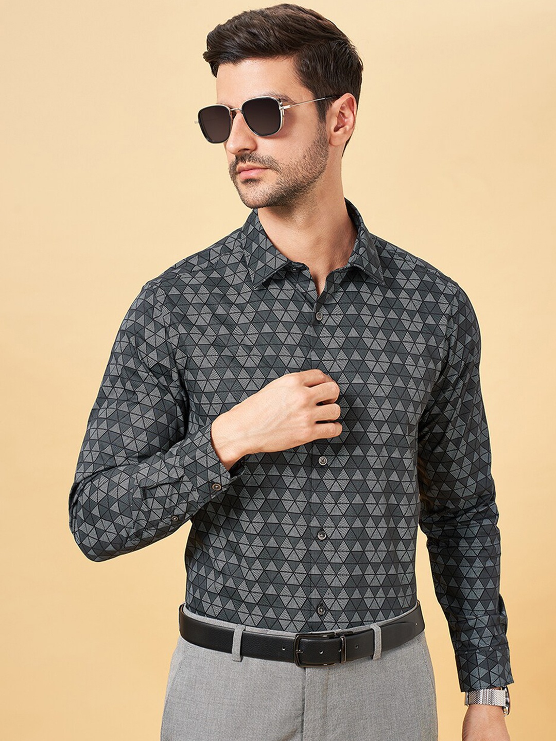 

Peregrine by Pantaloons Slim Fit Geometric Printed Pure Cotton Party Shirt, Black