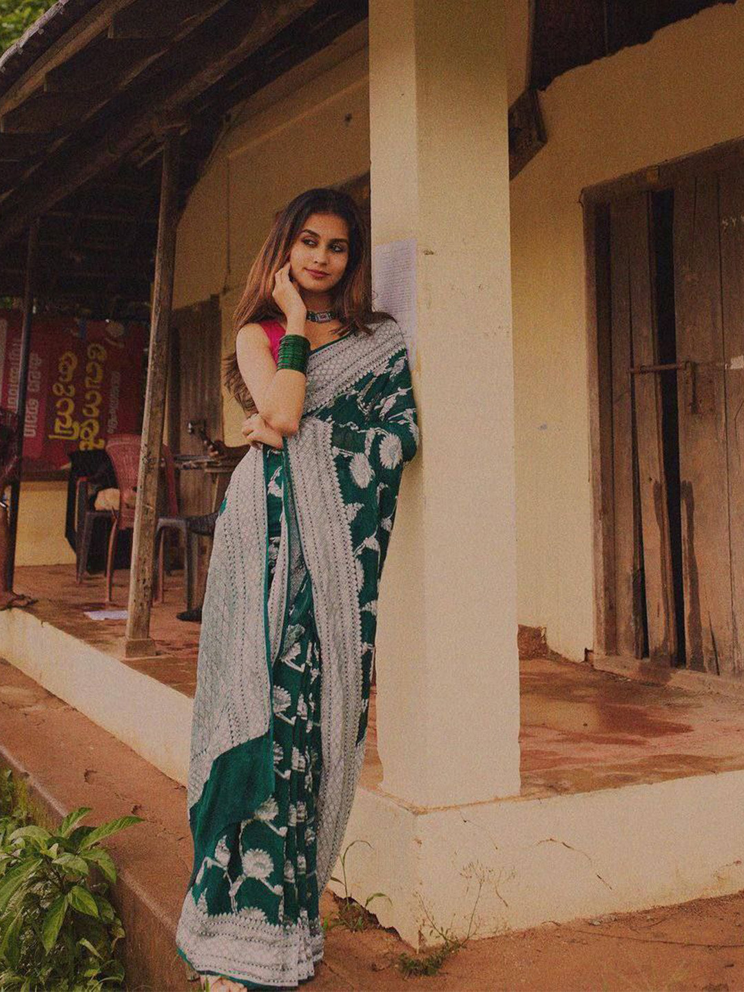 

Naishu Trendz Floral Woven Design Zari Pure Silk Kanjeevaram Saree, Green