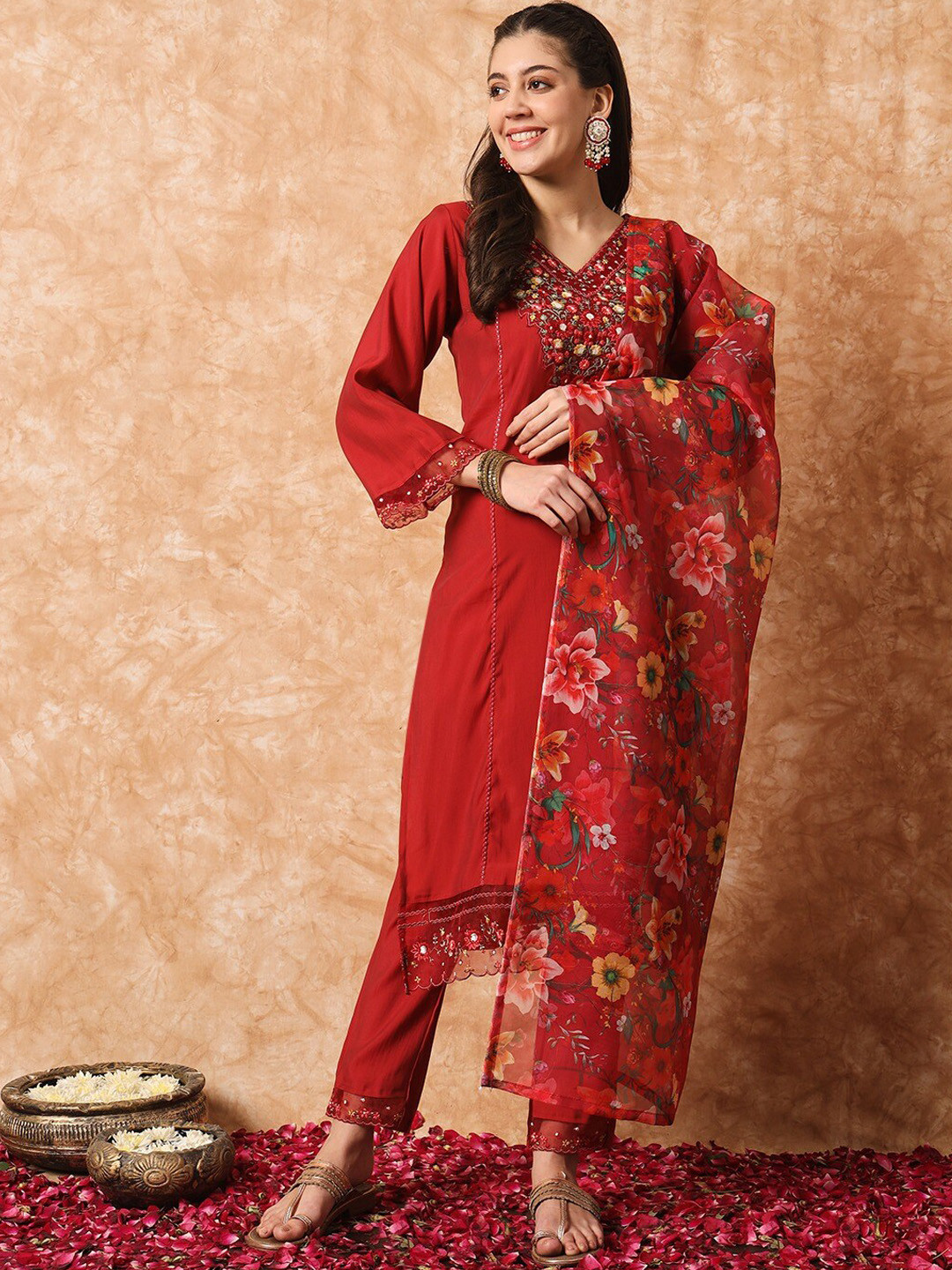 

SWAADHI Floral Regular Thread Work Kurta with Trousers & With Dupatta, Red