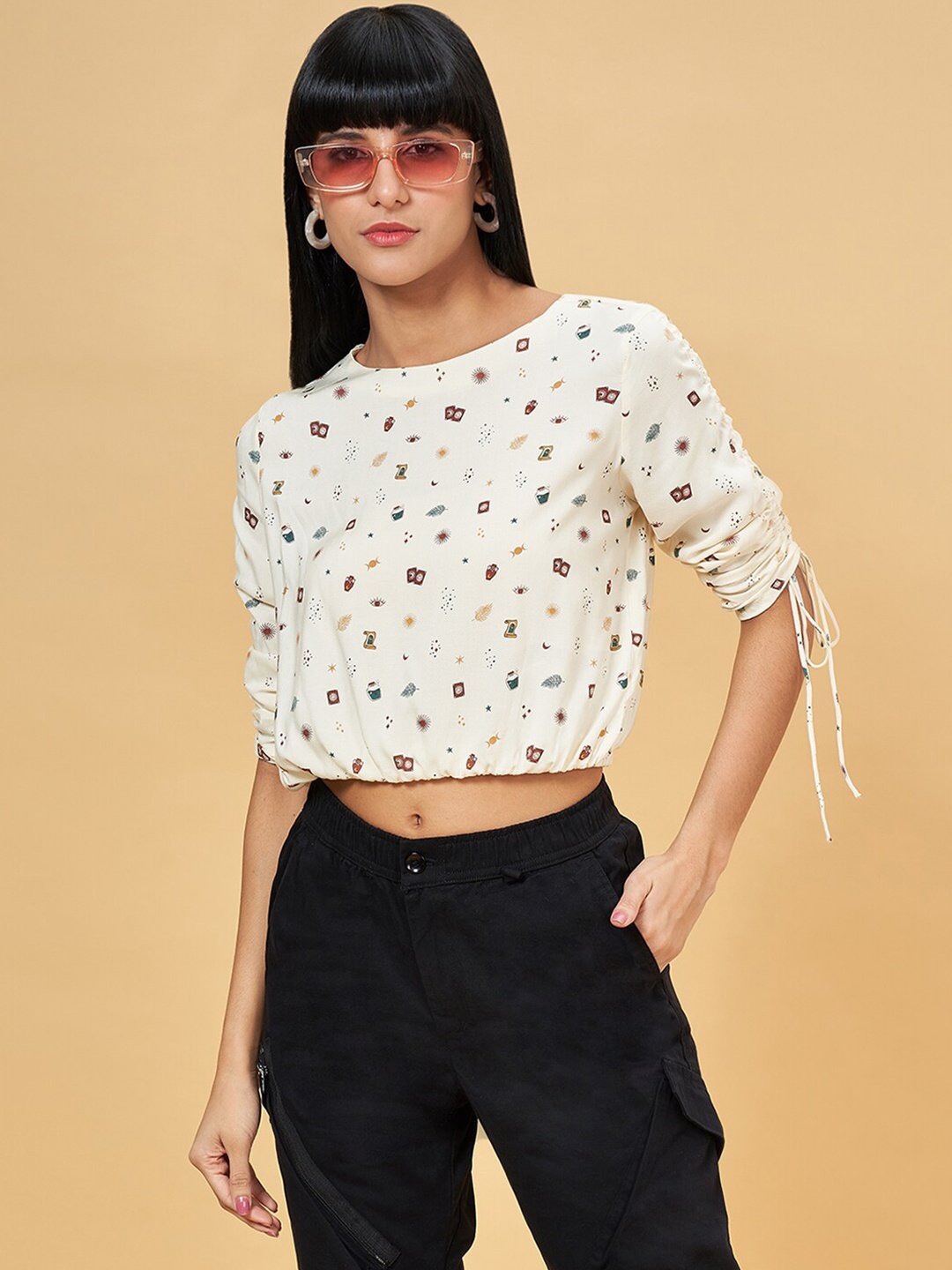 

People Off White Conversational Printed Casual Crop Top