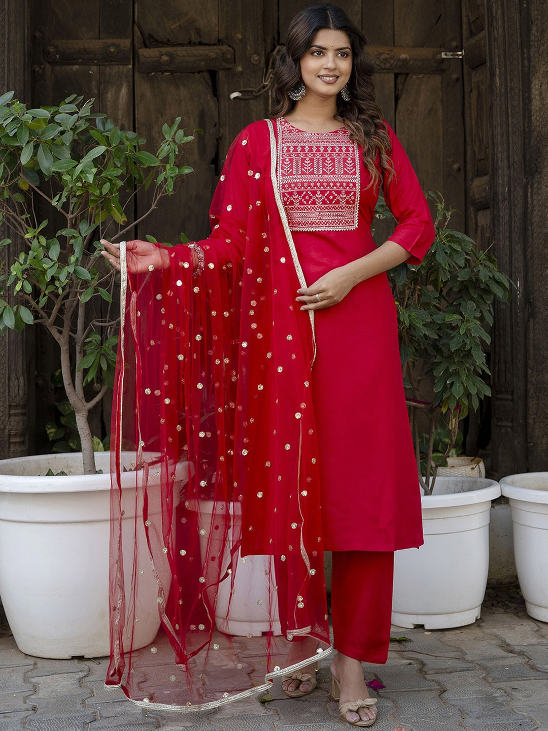 

Nayo Floral Yoke Design Regular Sequinned Kurta With Trousers & Dupatta, Red