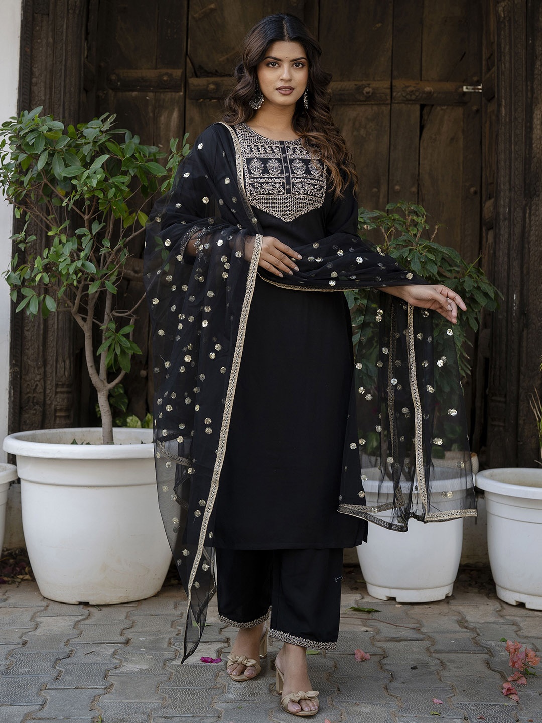 

Nayo Floral Yoke Design Regular Sequinned Kurta With Trousers & Dupatta, Black