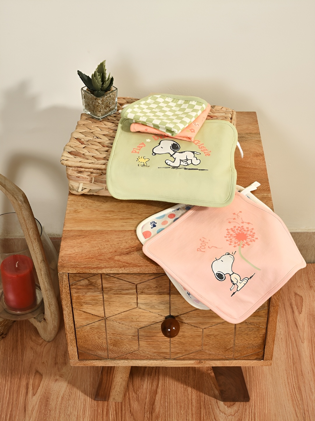 

MiArcus Infants Peach-colored & Green 5 Pieces Printed Cotton Face Towels