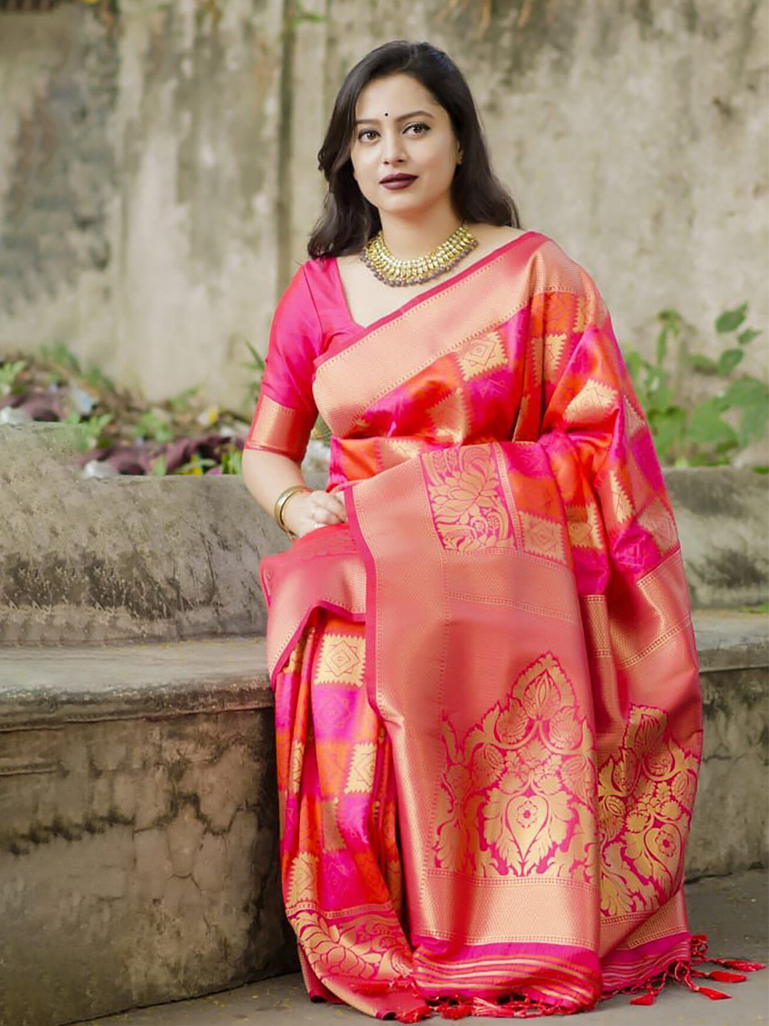 

Aldwych Ethnic Motifs Woven Design Zari Banarasi Silk Saree, Pink