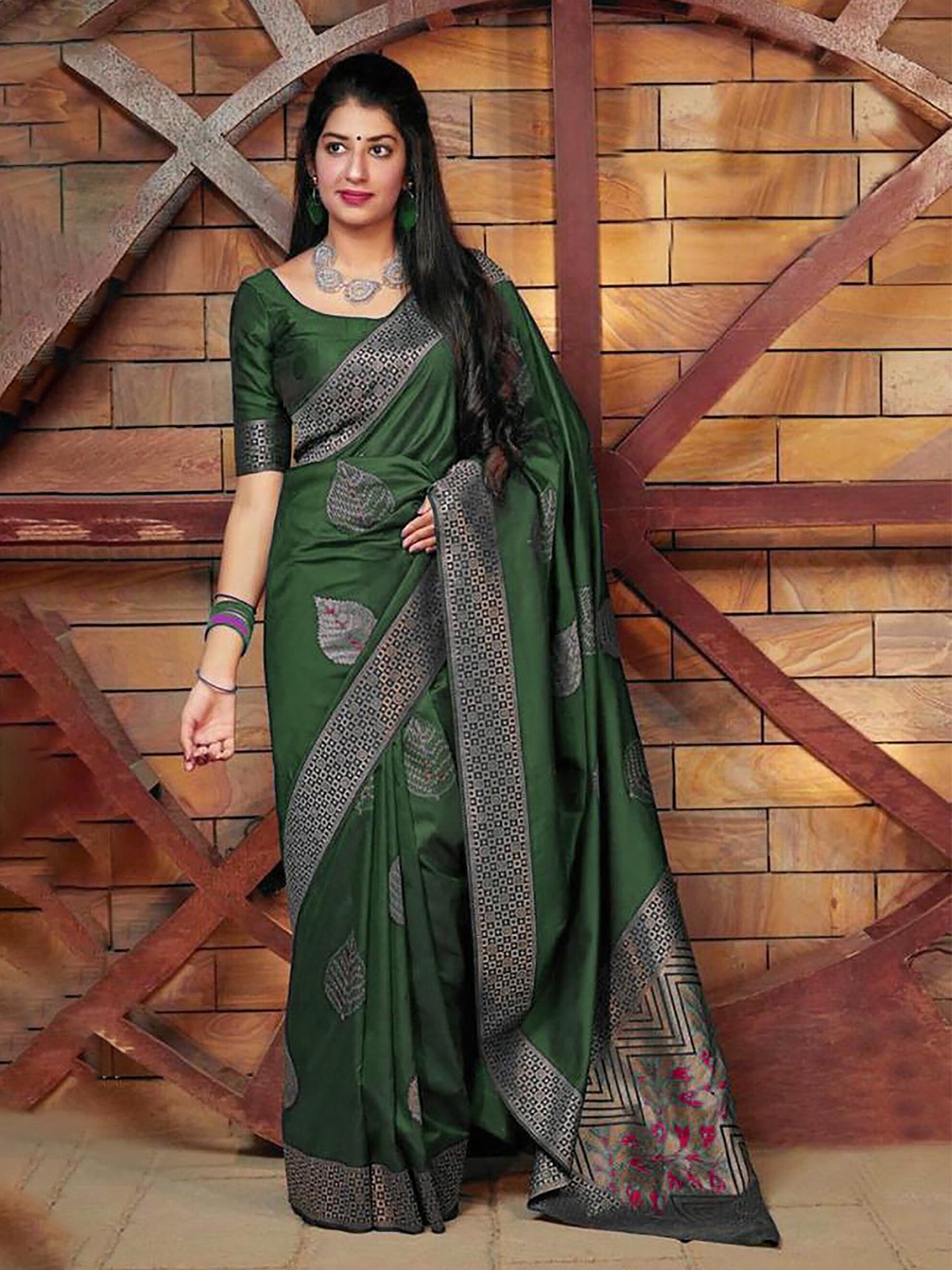 

Aldwych Ethnic Motifs Woven Design Zari Banarasi Silk Saree, Green