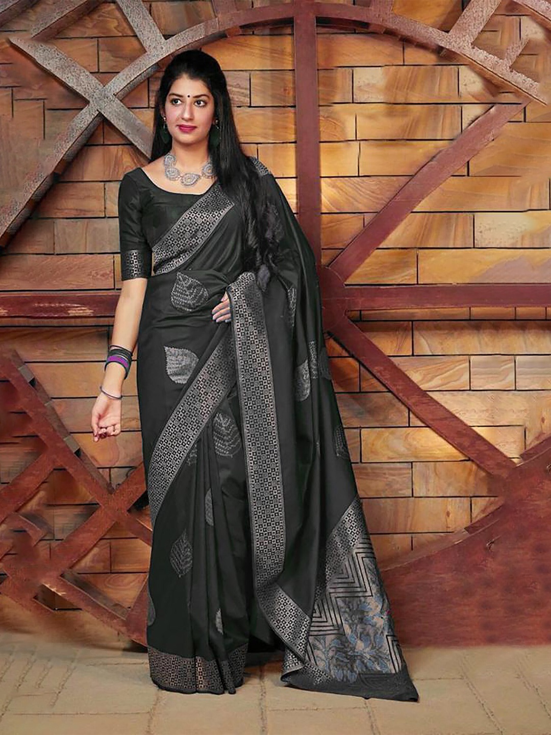 

Aldwych Ethnic Motifs Woven Design Zari Banarasi Silk Saree, Black