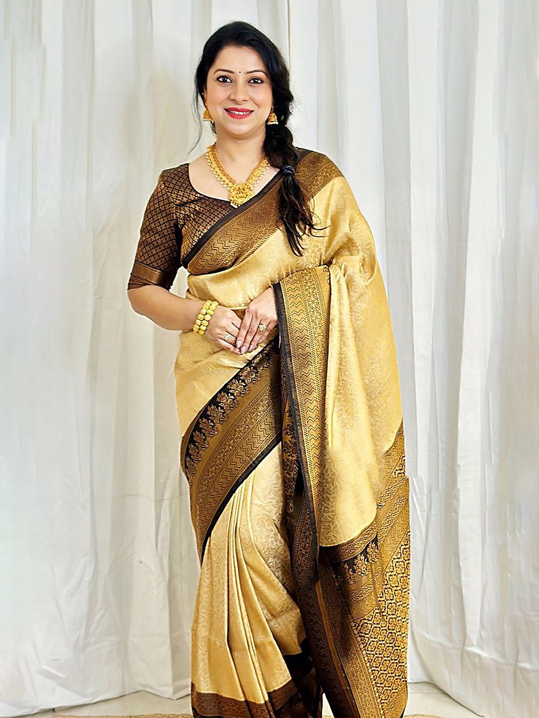 

Aldwych Ethnic Motifs Woven Design Zari Banarasi Silk Saree, Beige