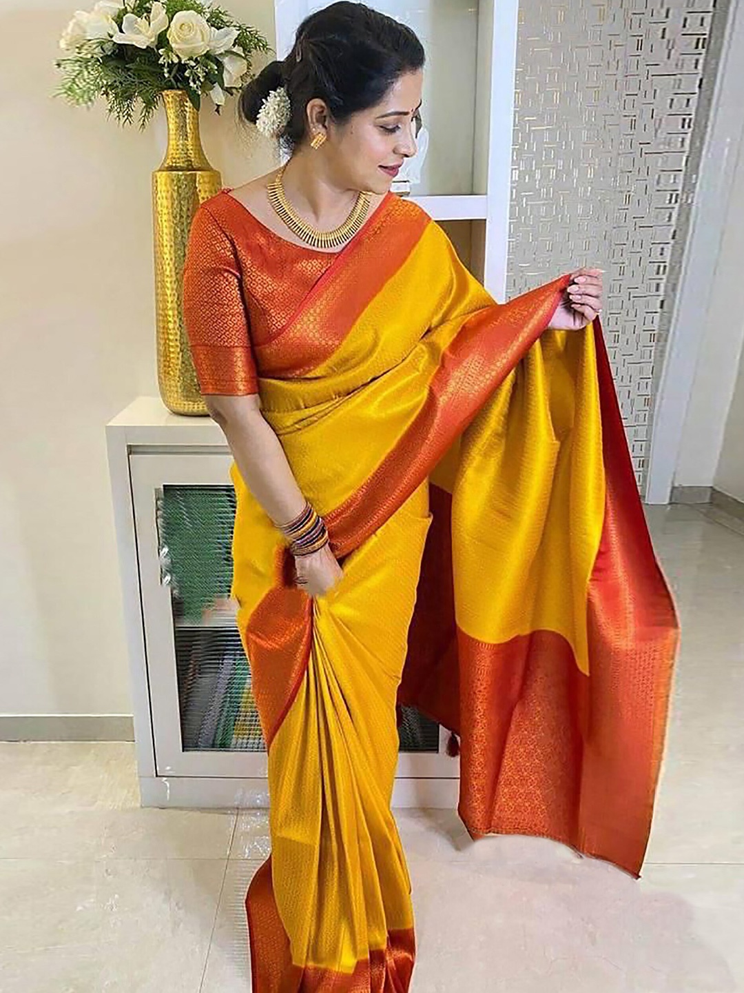 

Aldwych Ethnic Motifs Woven Design Zari Banarasi Silk Saree, Yellow