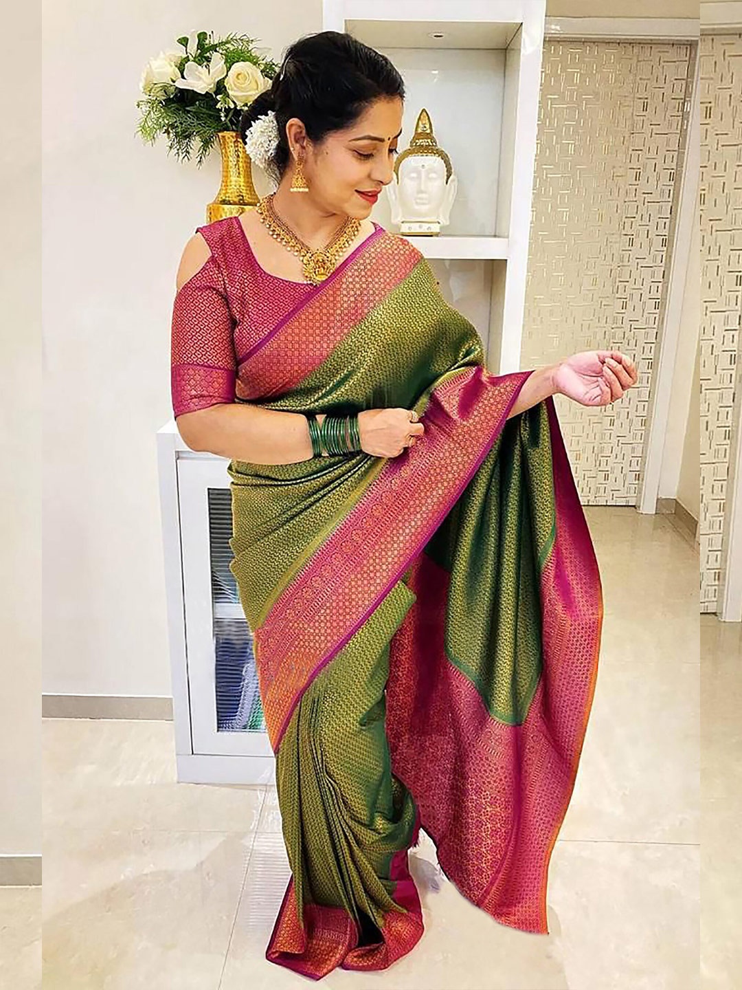 

Aldwych Ethnic Motifs Woven Design Zari Banarasi Silk Saree, Green