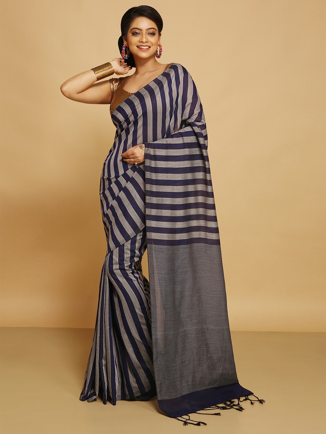 

BENGAL HANDLOOM Striped Art Silk Taant Saree, Grey