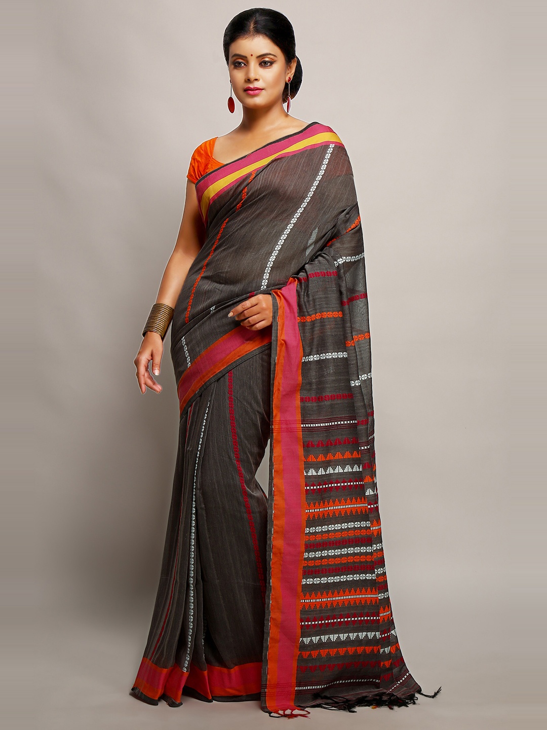 

BENGAL HANDLOOM Striped Woven Design Taant Saree, Grey