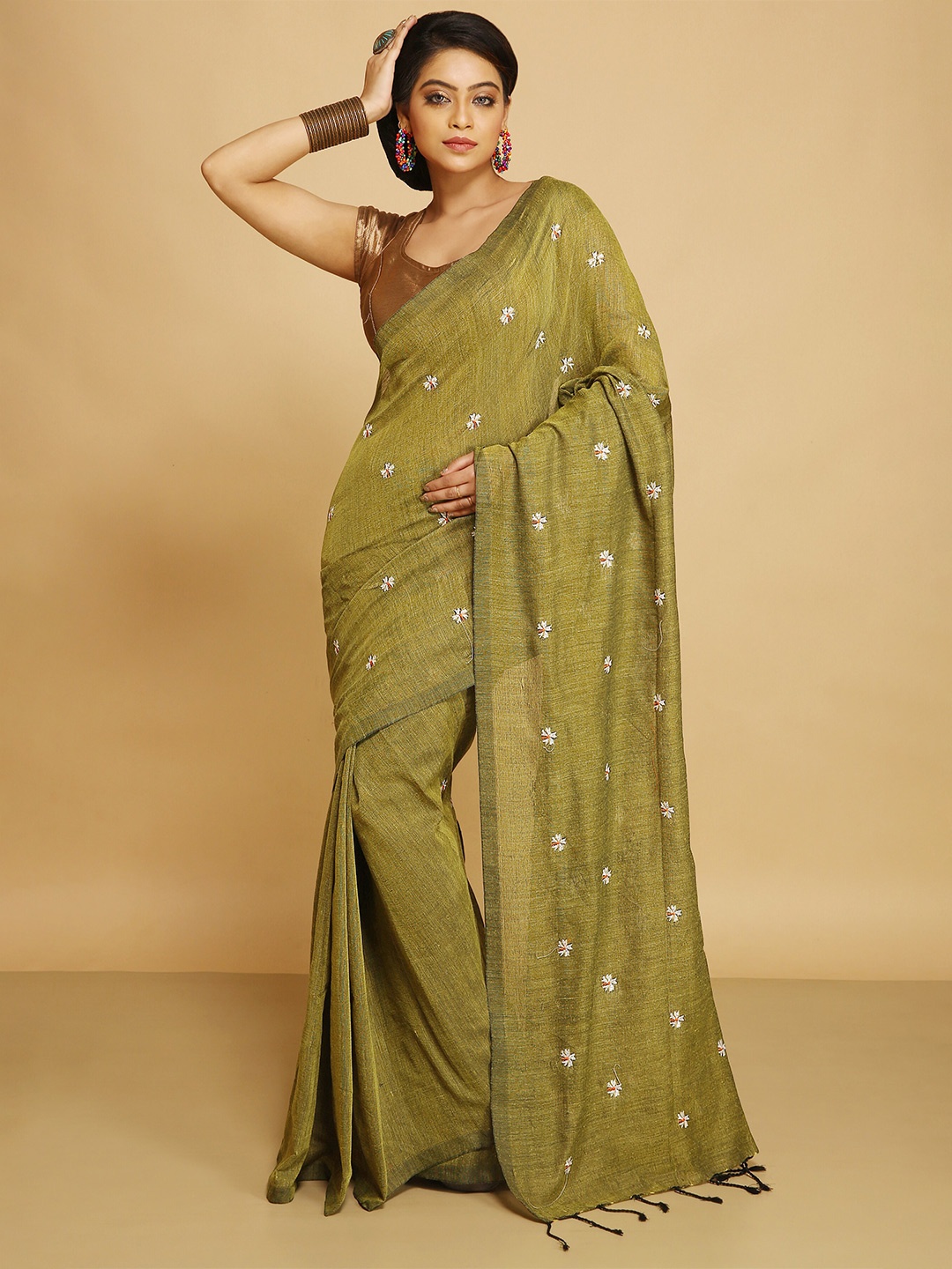 

BENGAL HANDLOOM Floral Embroidered Saree, Green