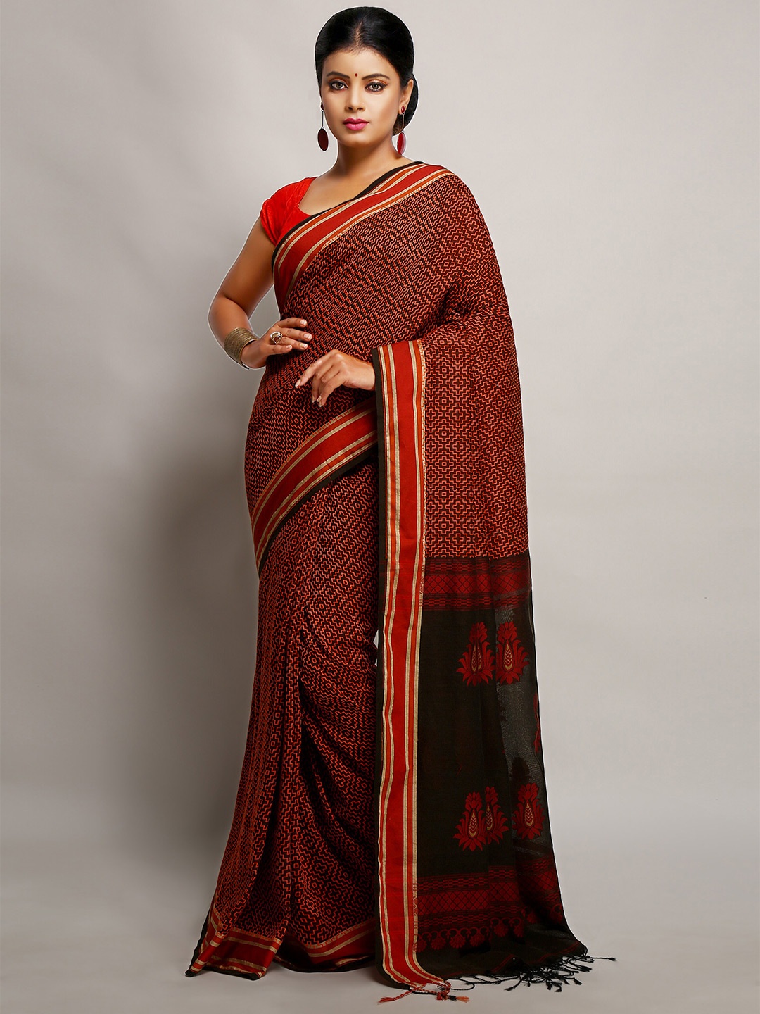 

BENGAL HANDLOOM Geometric Woven Design Taant Saree, Rust