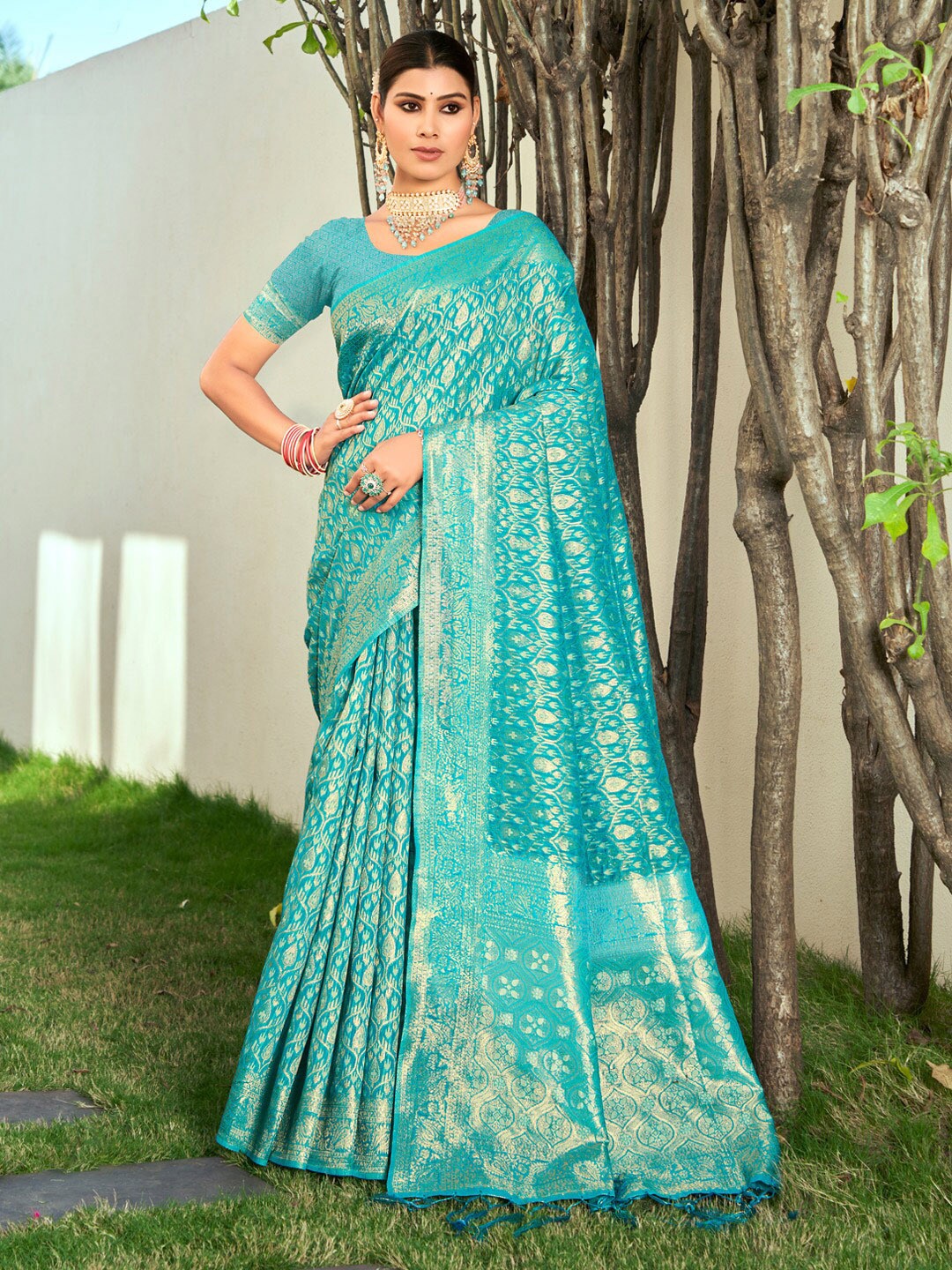 

SANGAM PRINTS Ethnic Motifs Woven Design Zari Saree, Turquoise blue