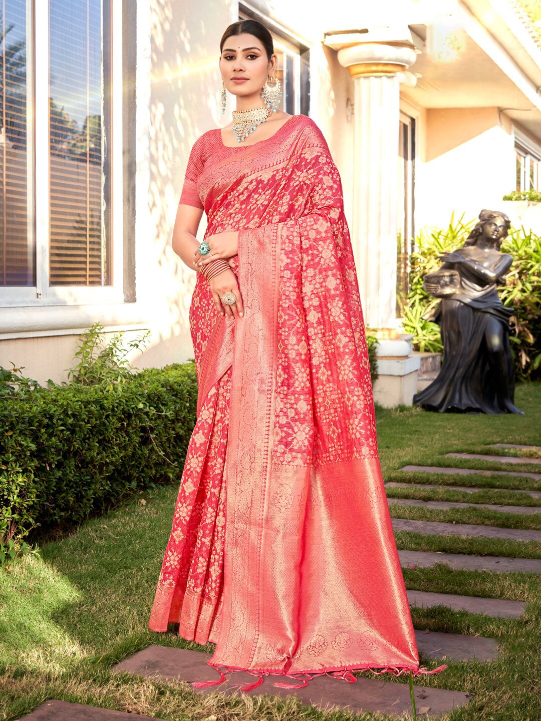 

SANGAM PRINTS Ethnic Motifs Woven Design Zari Saree, Peach
