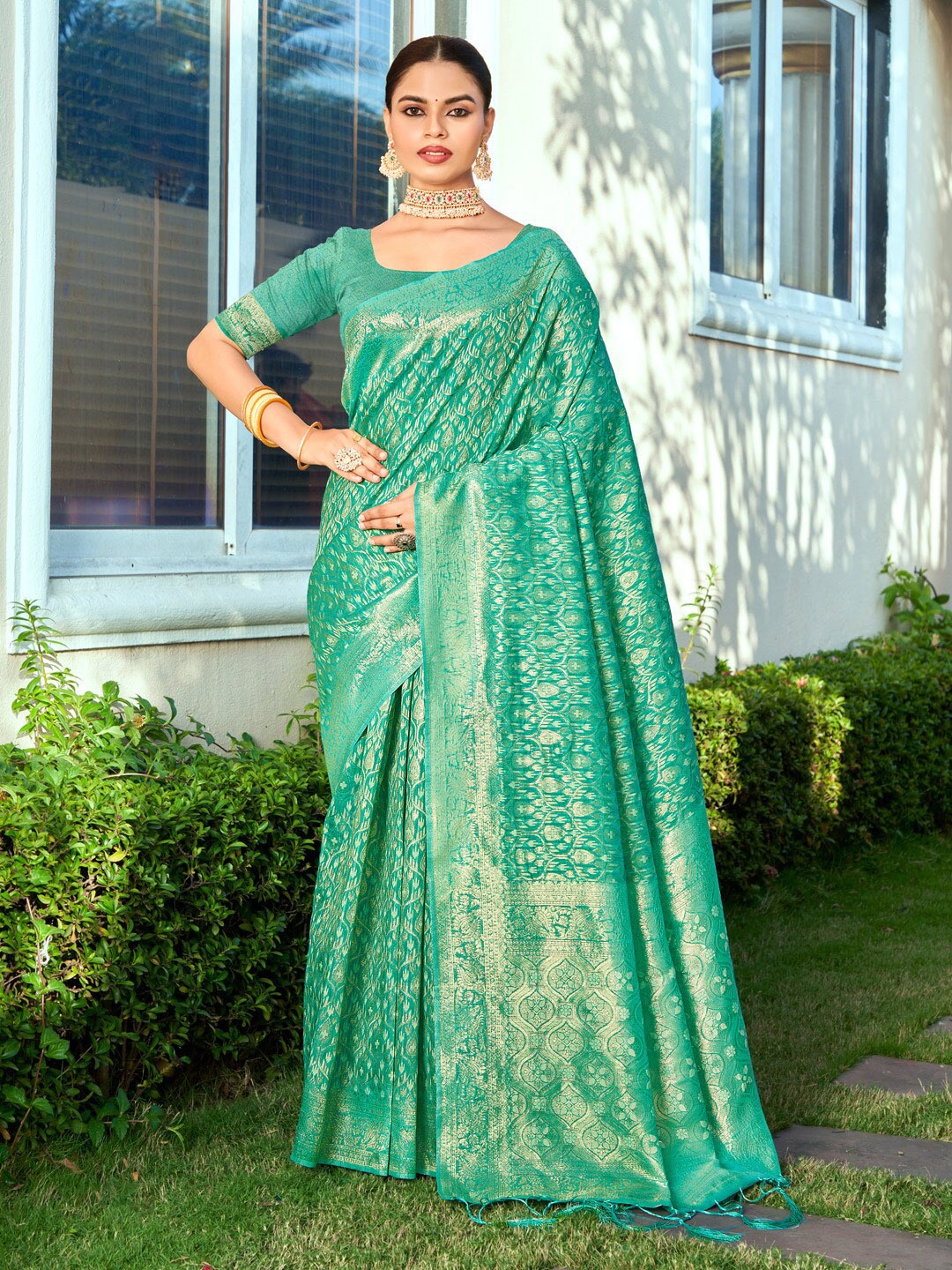 

SANGAM PRINTS Woven Design Zari Saree, Turquoise blue