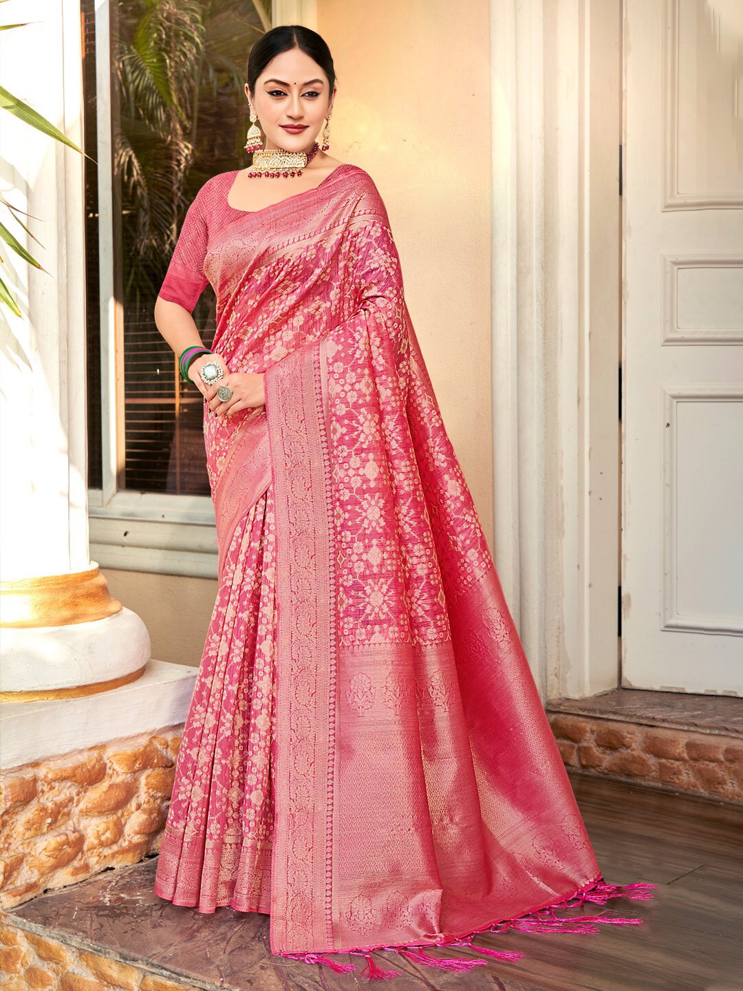 

SANGAM PRINTS Ethnic Woven Design Zari Saree, Pink