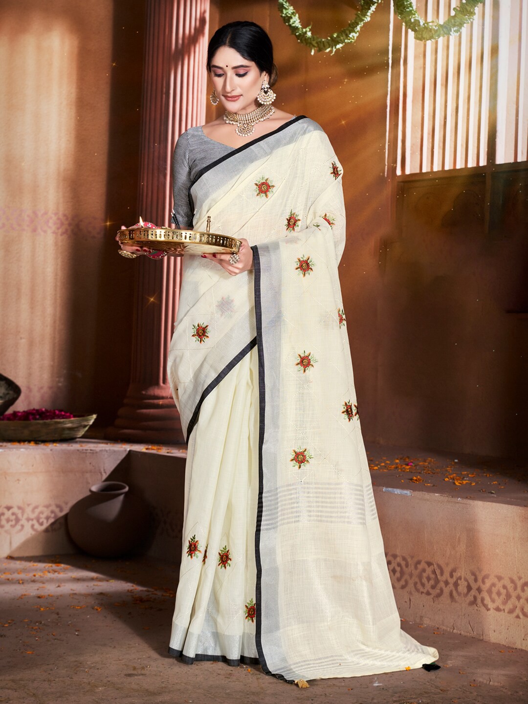 

SANGAM PRINTS Floral Embroidered Saree, Off white