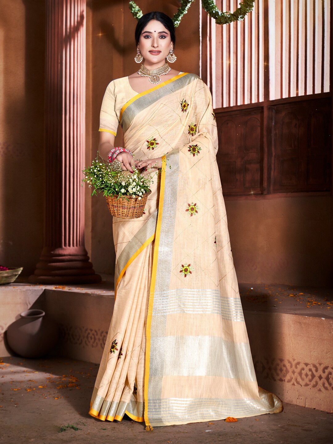 

SANGAM PRINTS Floral Embroidered Zari Saree, Cream
