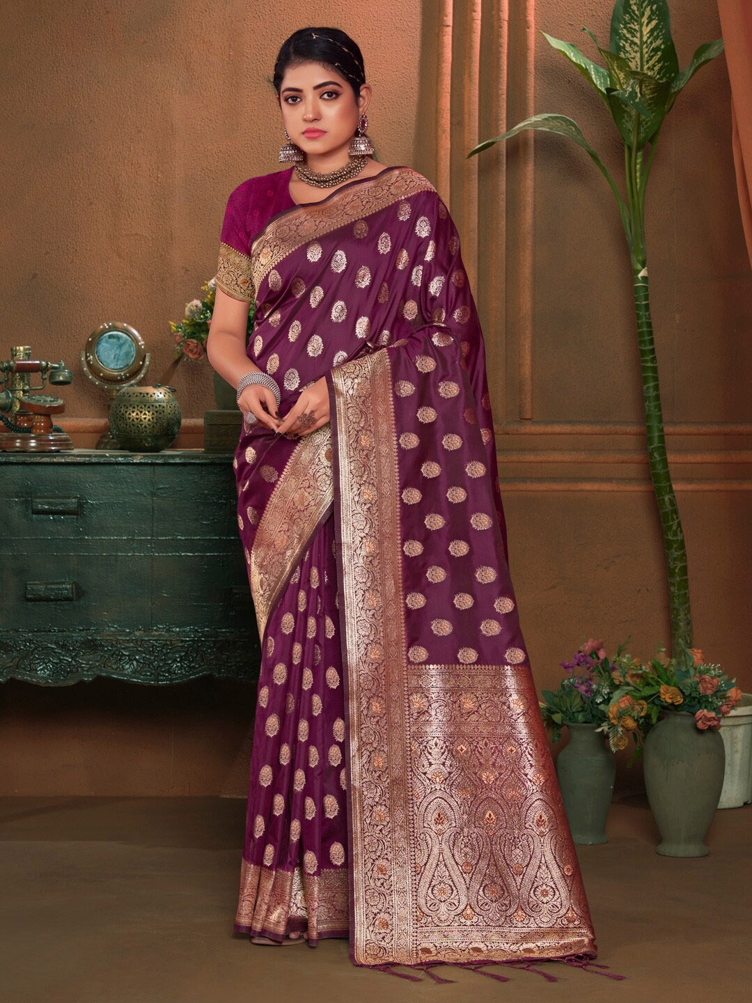 

SANGAM PRINTS Woven Design Zari Silk Blend Banarasi Saree, Purple