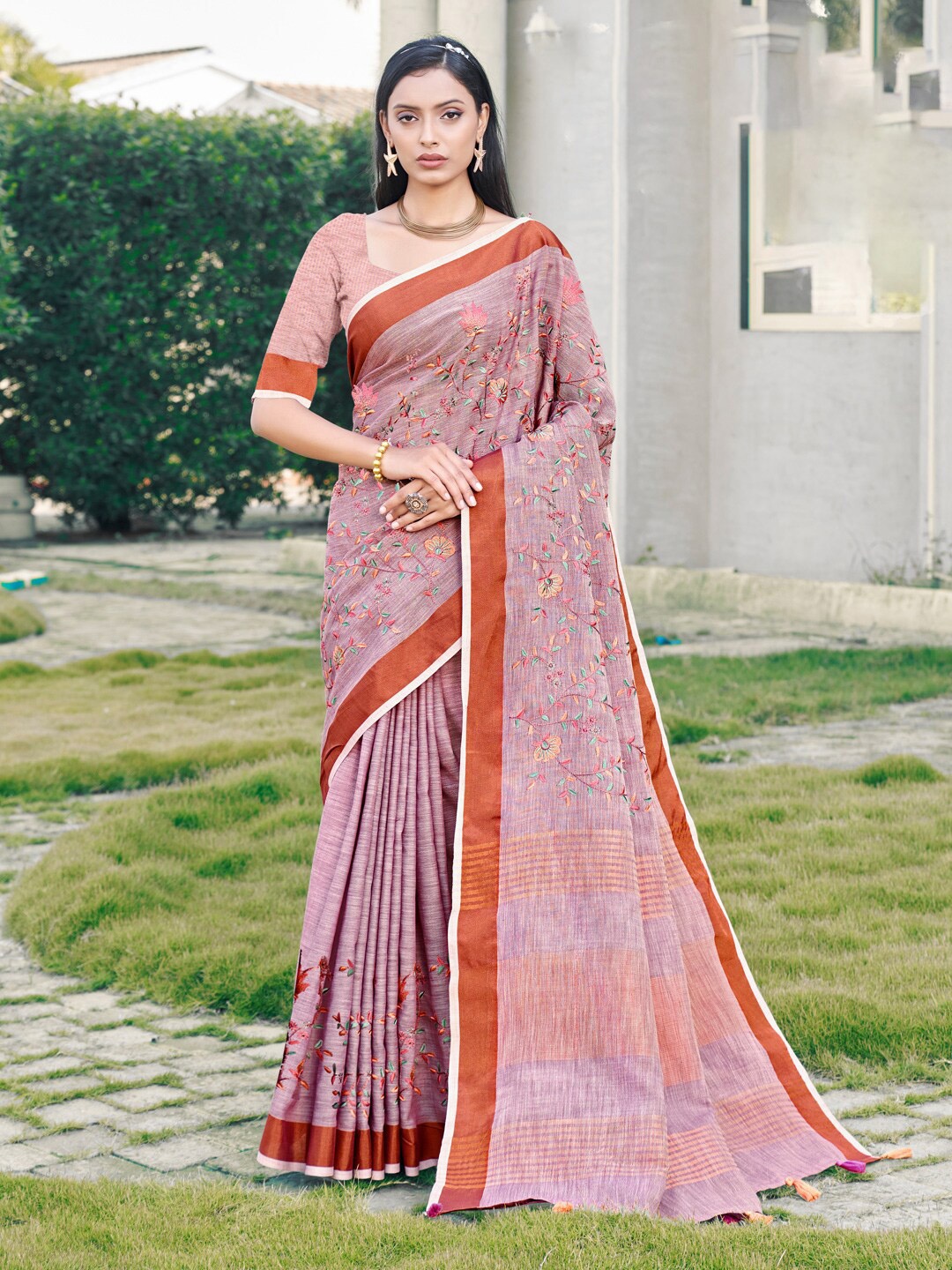 

SANGAM PRINTS Floral Woven Design Saree, Purple