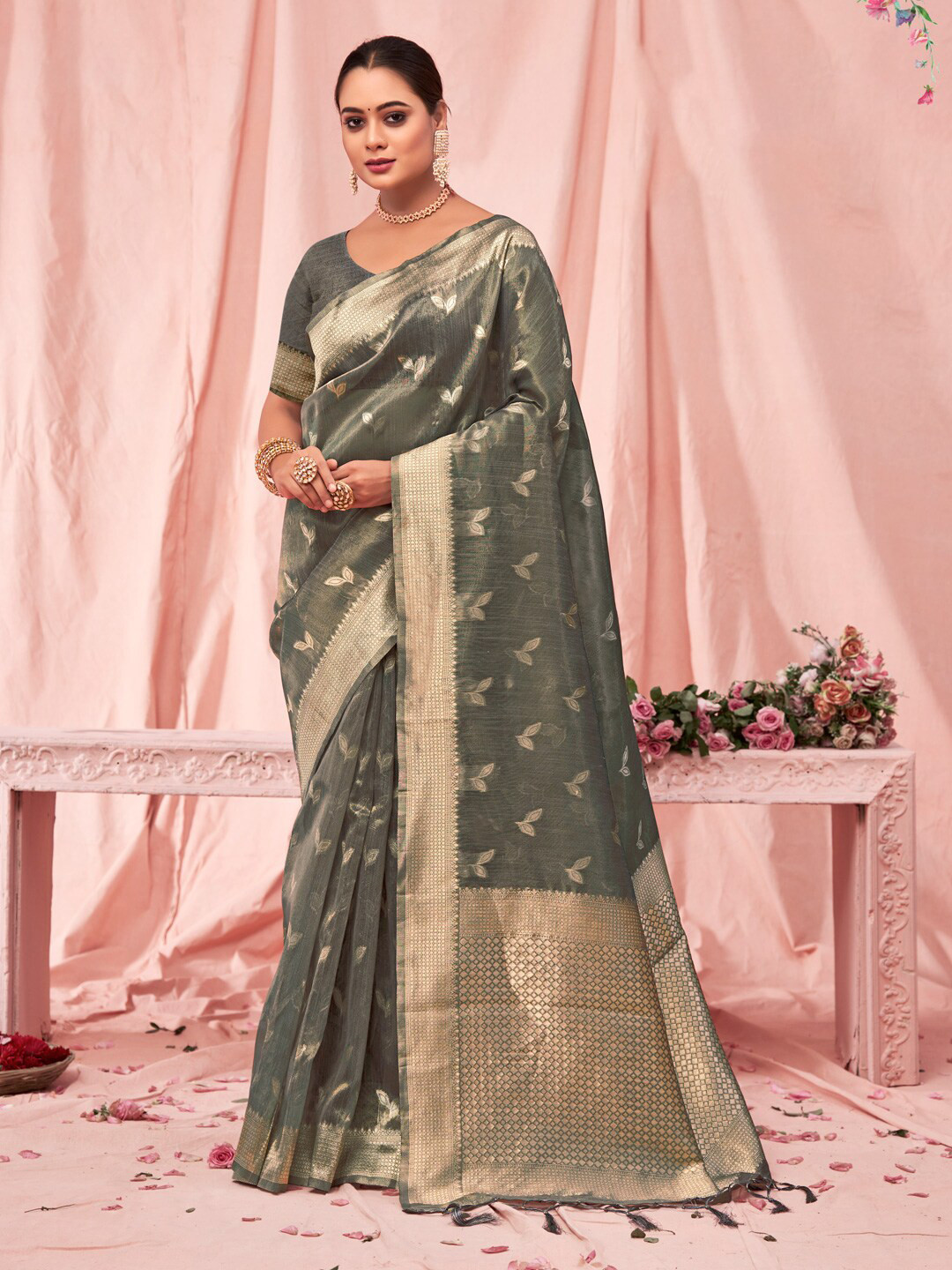 

SANGAM PRINTS Ethnic Motifs Woven Design Zari Kota Saree, Grey
