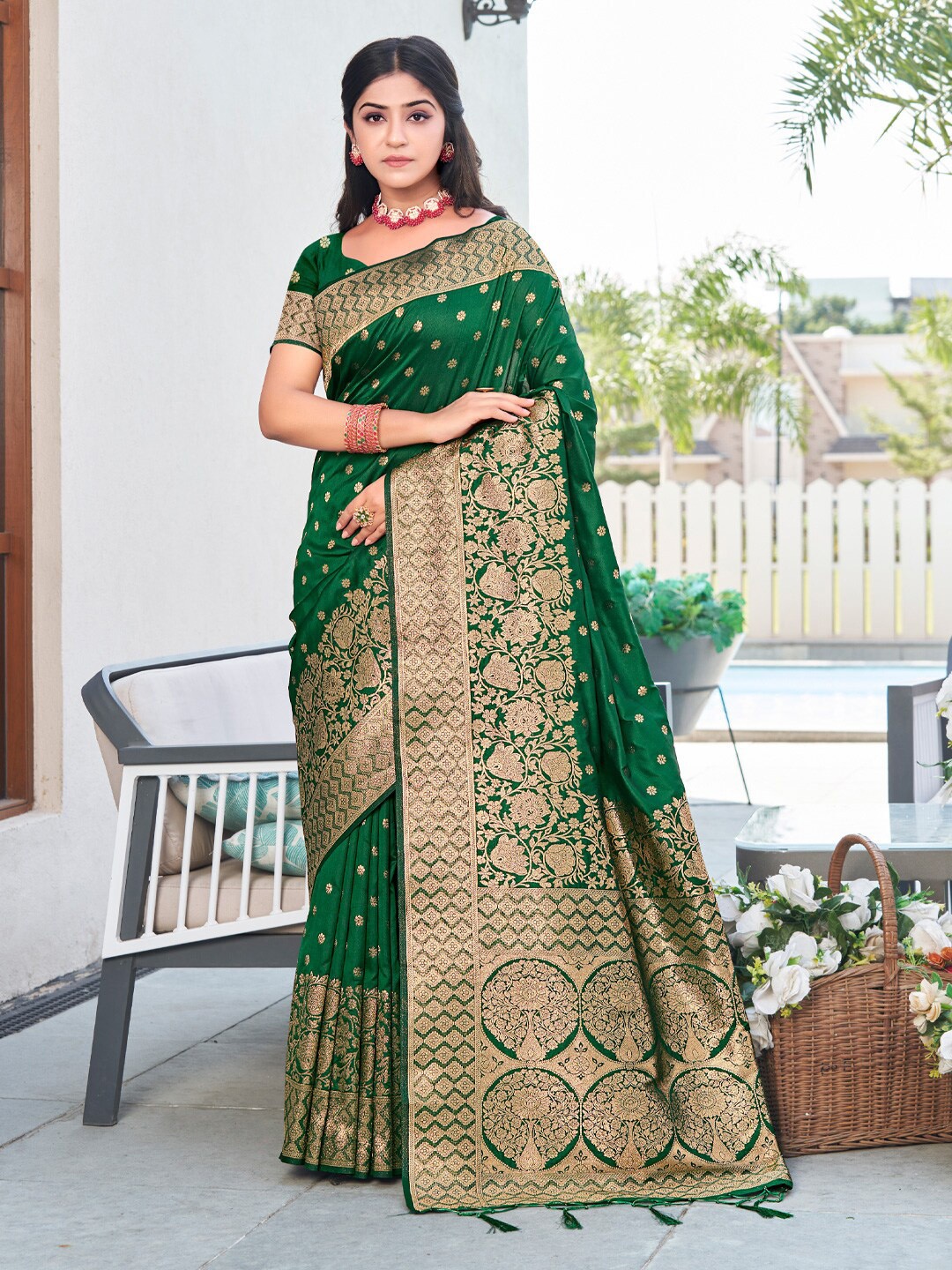 

SANGAM PRINTS Ethnic Motifs Woven Design Zari Silk Blend Banarasi Saree, Green