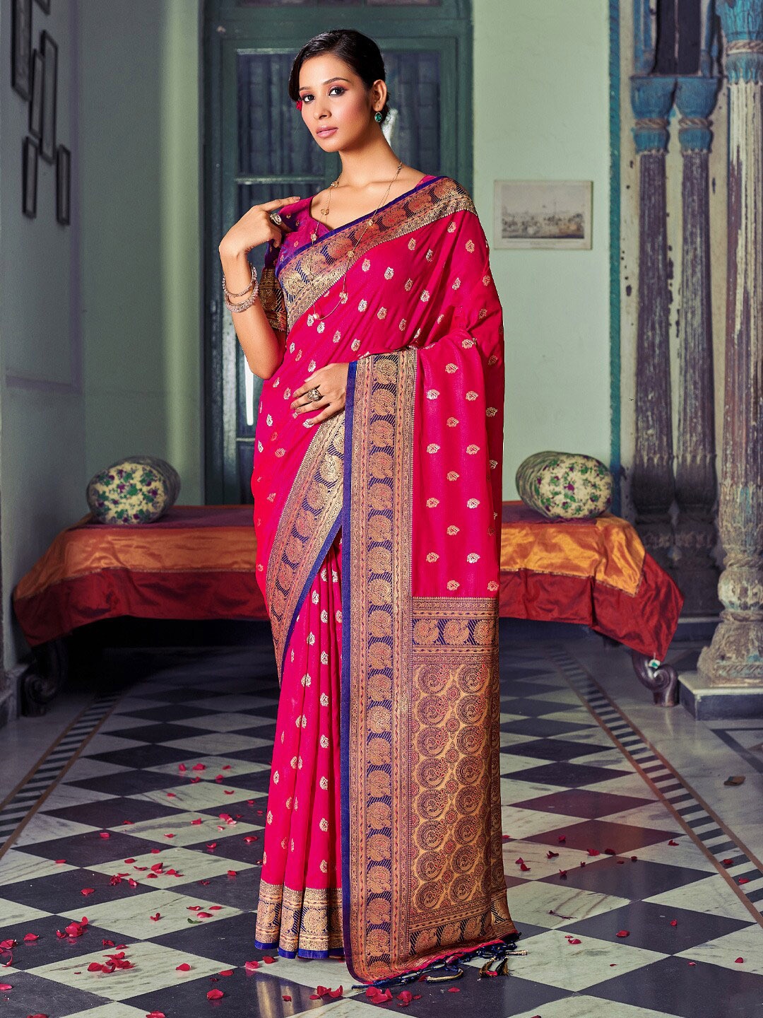 

SANGAM PRINTS Ethnic Motifs Woven Design Zari Banarasi Saree, Magenta