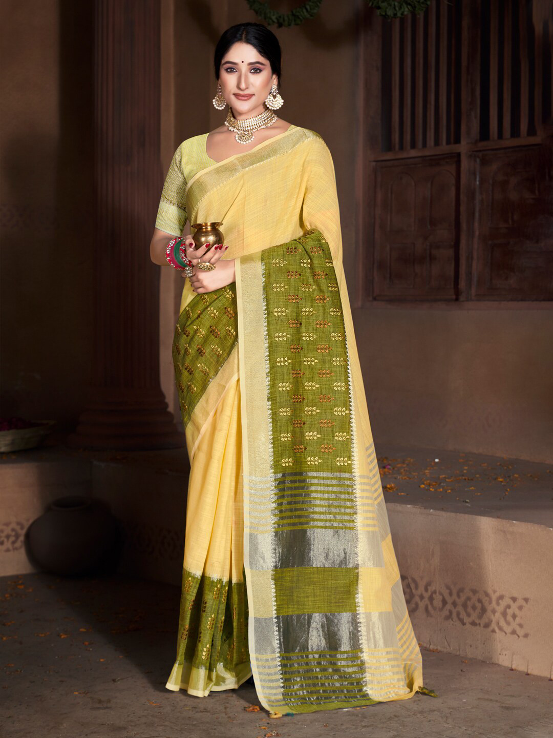 

SANGAM PRINTS Ethnic Motifs Printed Saree, Yellow