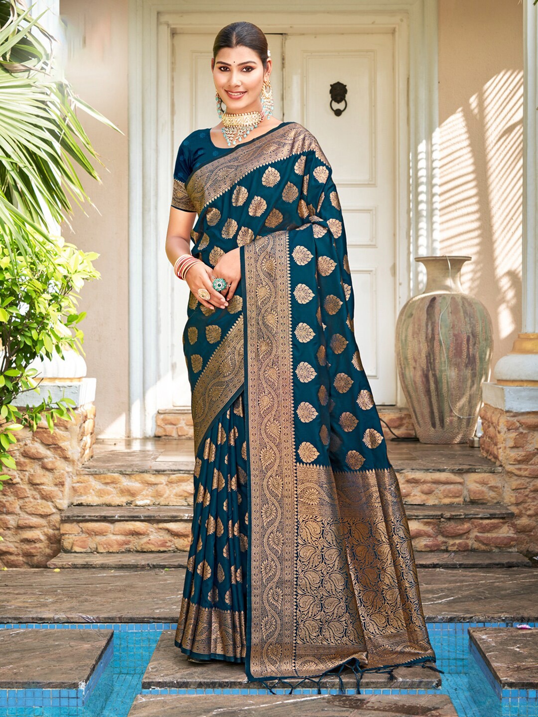 

SANGAM PRINTS Ethnic Motifs Woven Design Zari Silk Blend Banarasi Saree, Turquoise blue