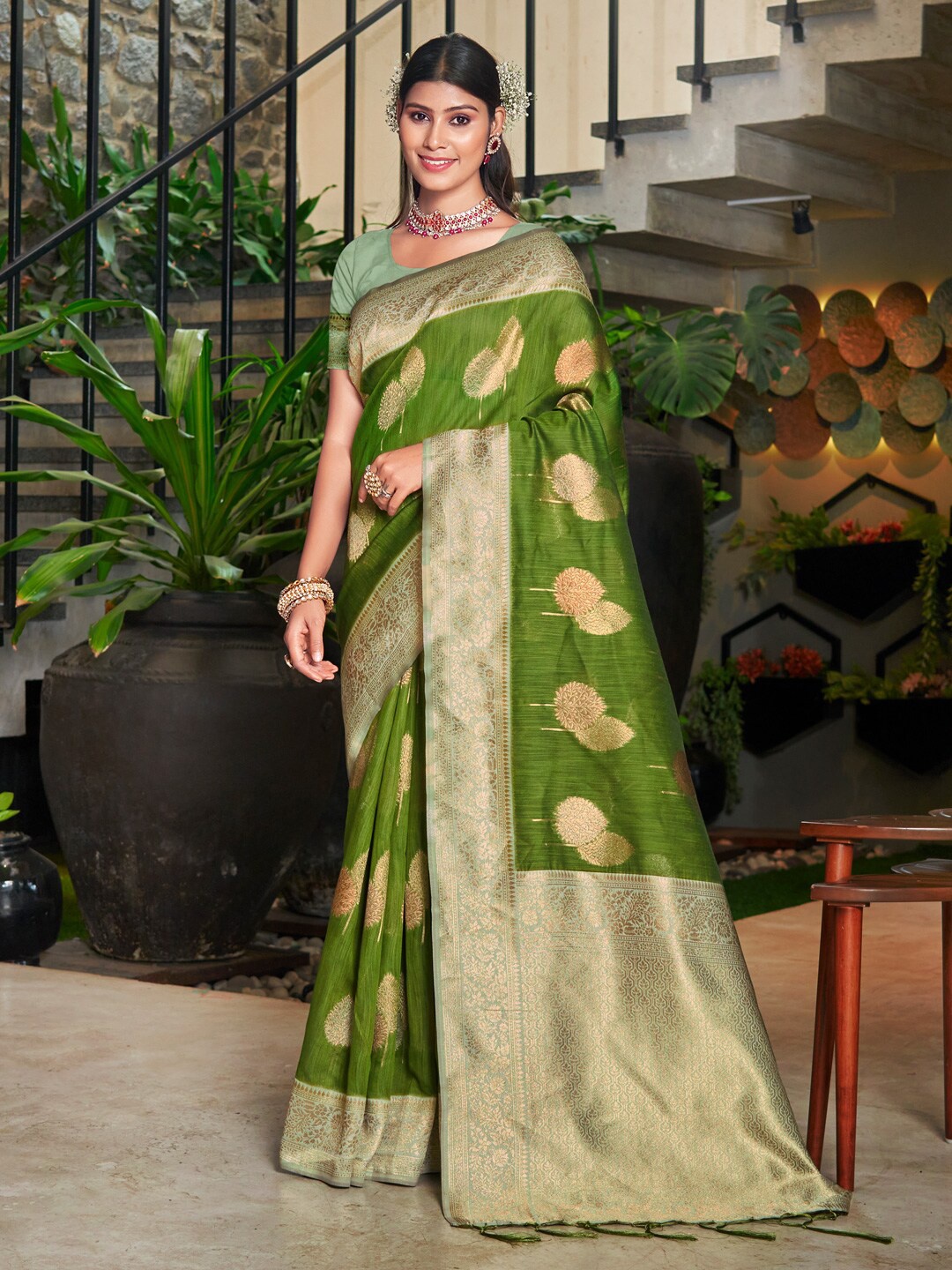 

SANGAM PRINTS Ethnic Motifs Woven Design Zari Saree, Green