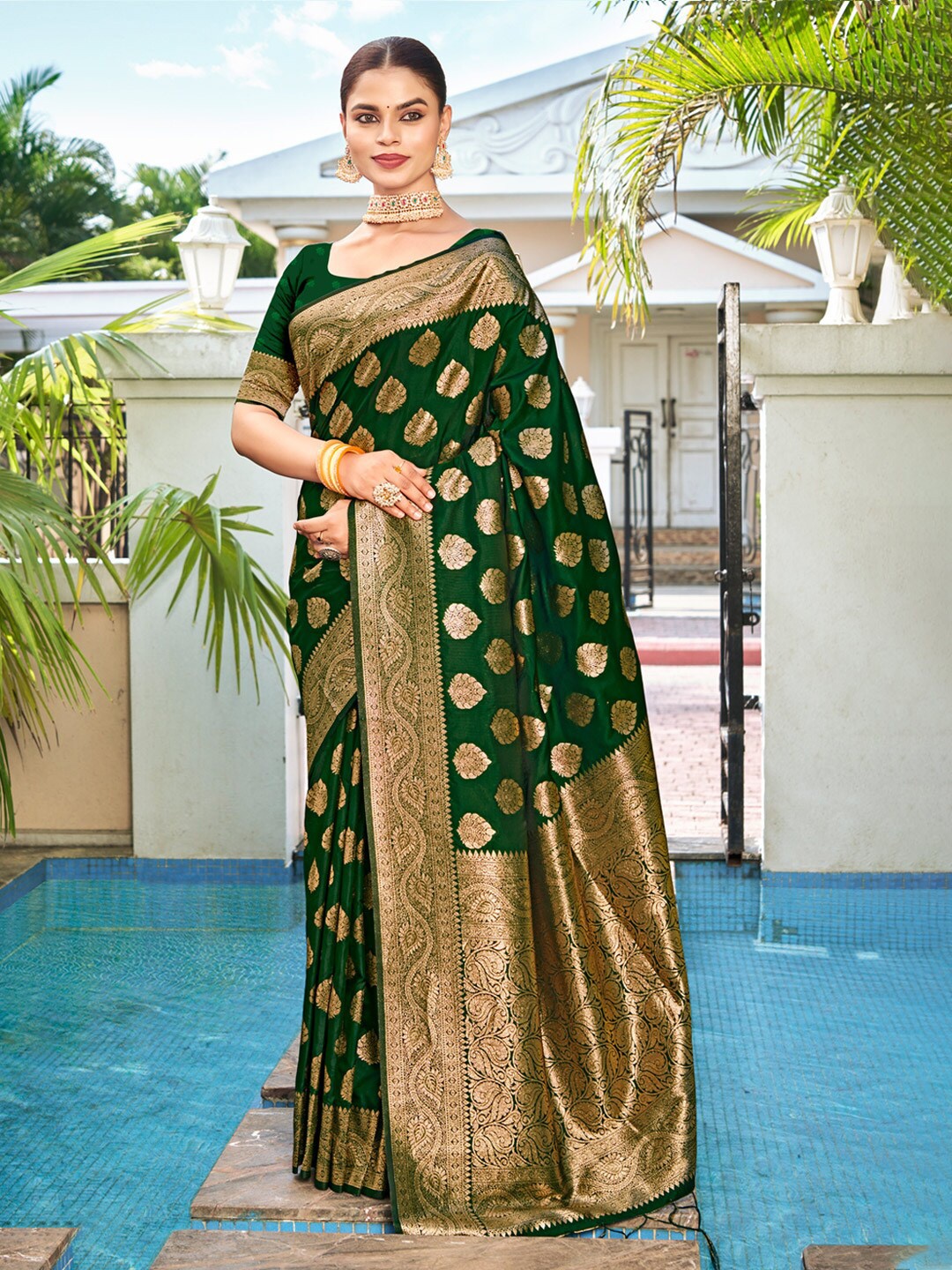 

SANGAM PRINTS Woven Design Zari Silk Blend Banarasi Saree, Green
