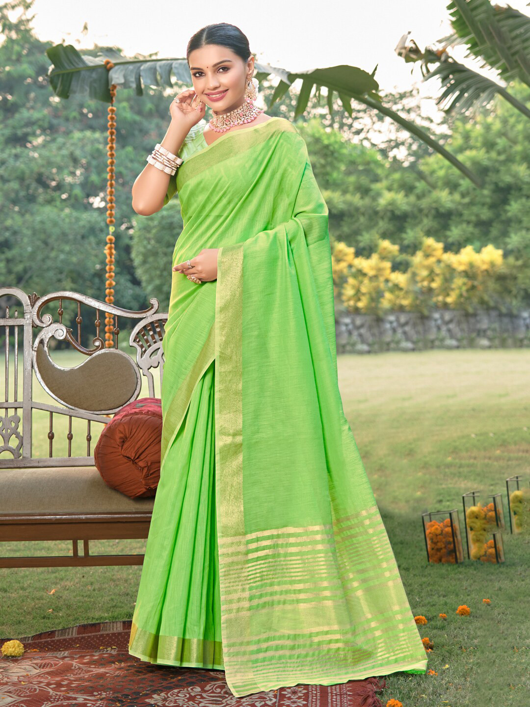 

SANGAM PRINTS Woven Design Zari Saree, Green