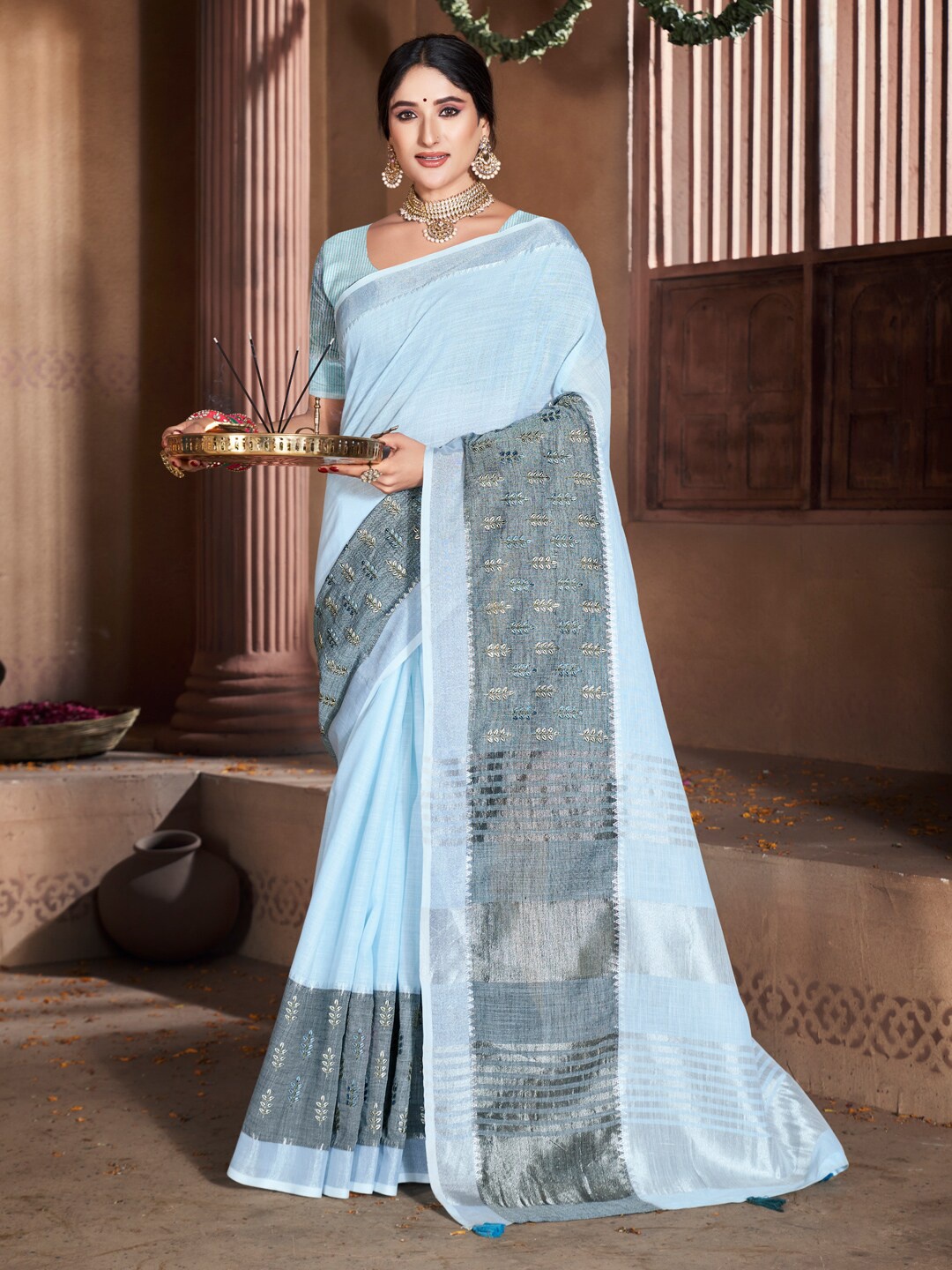 

SANGAM PRINTS Embroidered Zari Saree, Blue