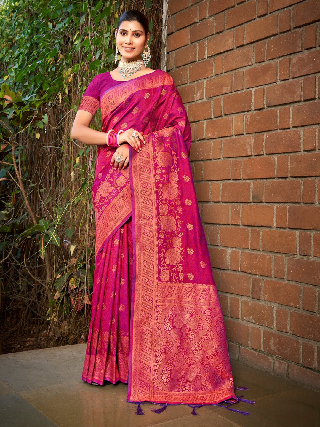 

SANGAM PRINTS Ethnic Motifs Woven Design Zari Banarasi Saree, Pink