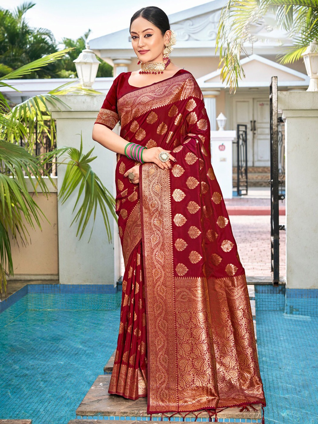 

SANGAM PRINTS Ethnic Motifs Woven Design Zari Banarasi Saree, Maroon