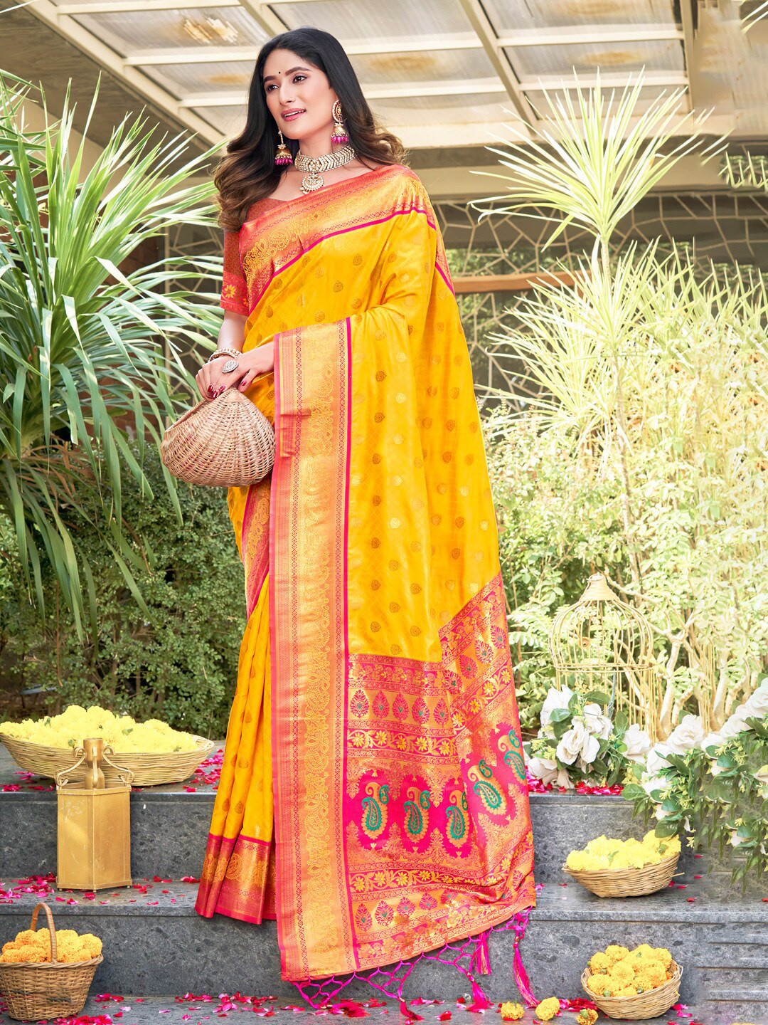 

SANGAM PRINTS Ethnic Motifs Woven Design Silk Blend Paithani Saree, Yellow