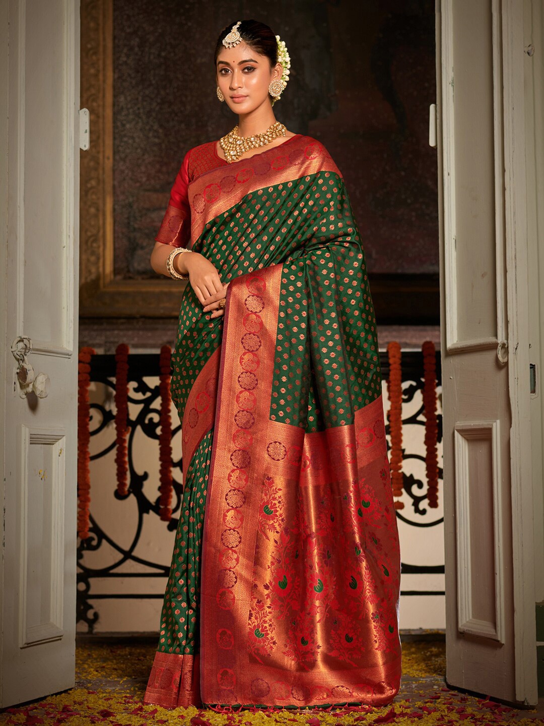 

SANGAM PRINTS Ethnic Motifs Woven Design Zari Banarasi Saree, Green