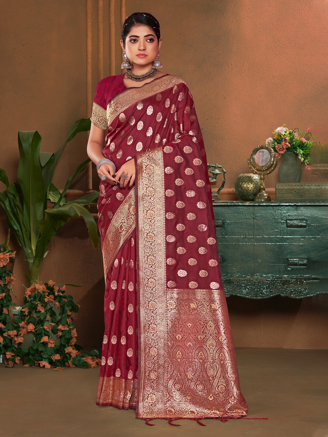 

SANGAM PRINTS Ethnic Motifs Woven Design Zari Banarasi Saree, Red