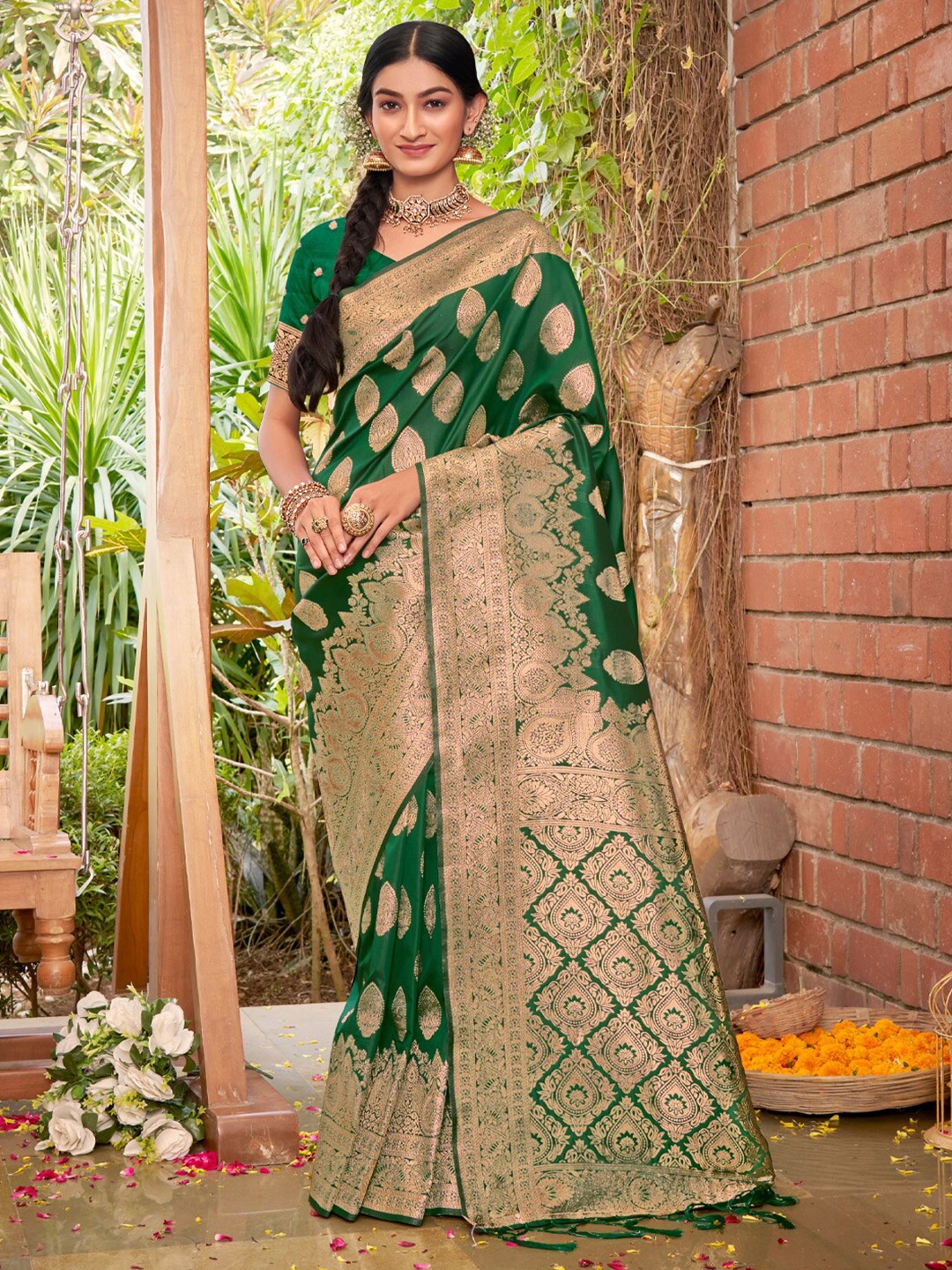 

SANGAM PRINTS Ethnic Woven Design Zari Banarasi Saree, Green